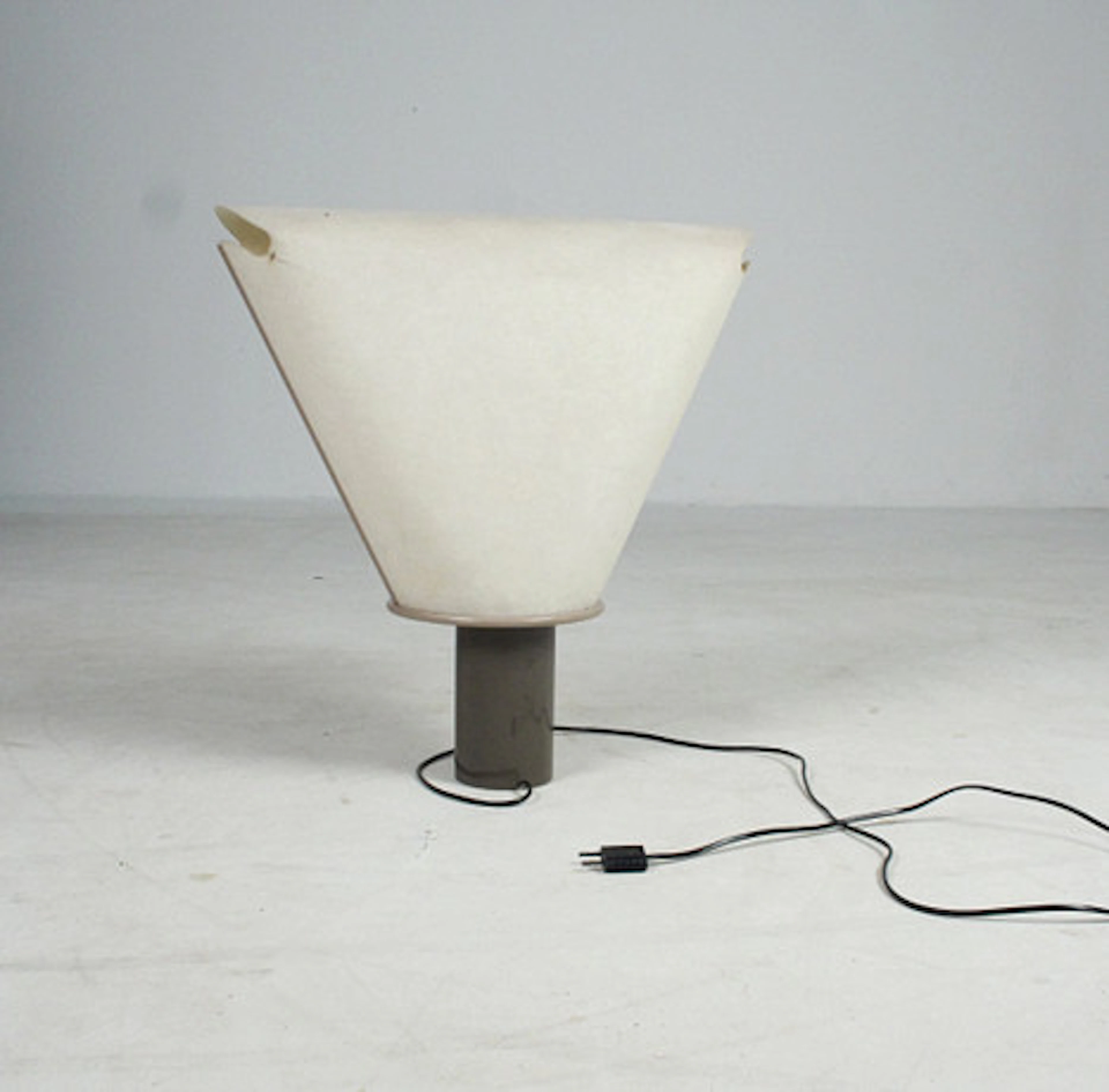 Bordslampa Dolly A 200 för Arteluce, av Ki…