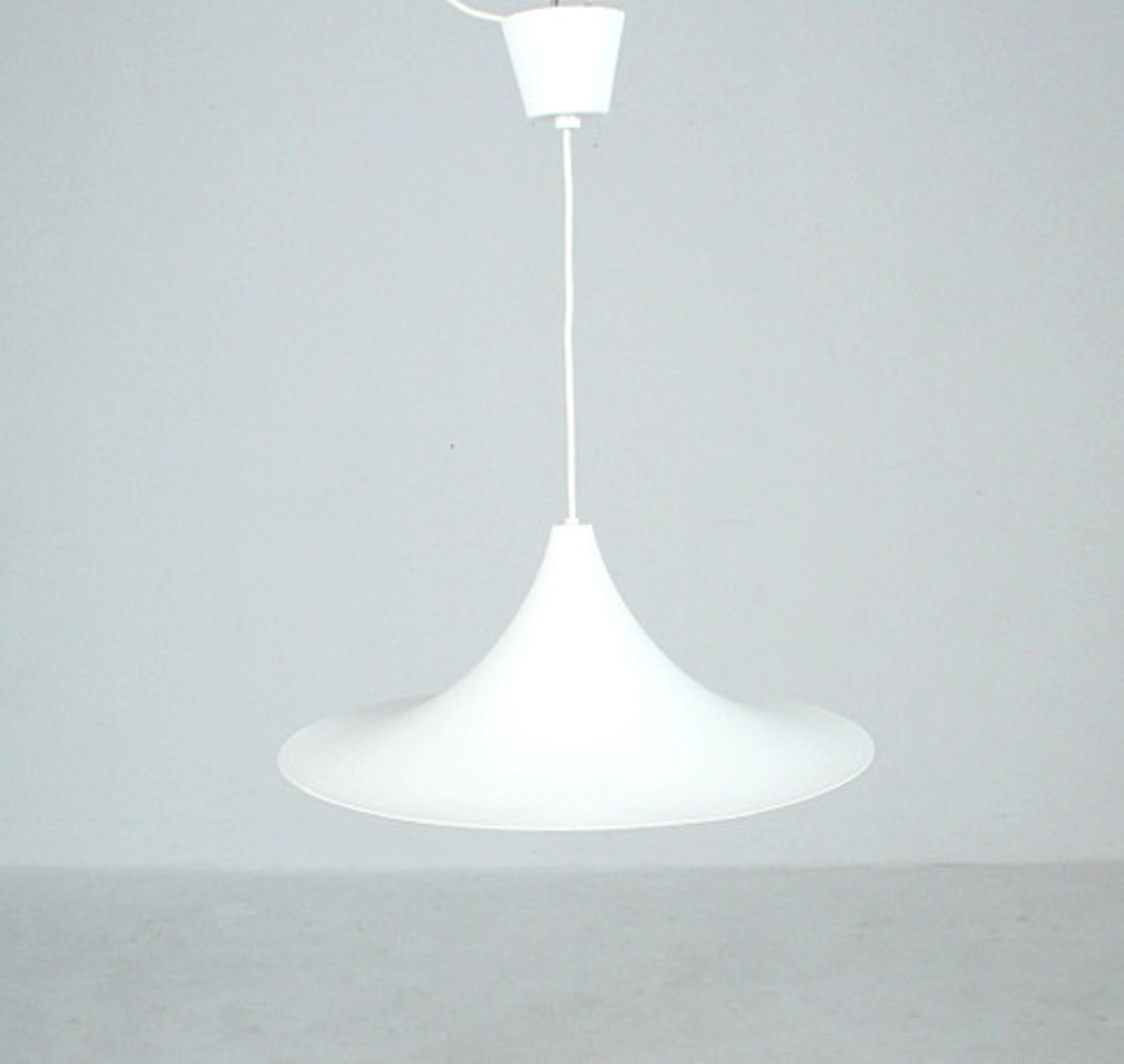 vintage trumpet lampa IKEA.