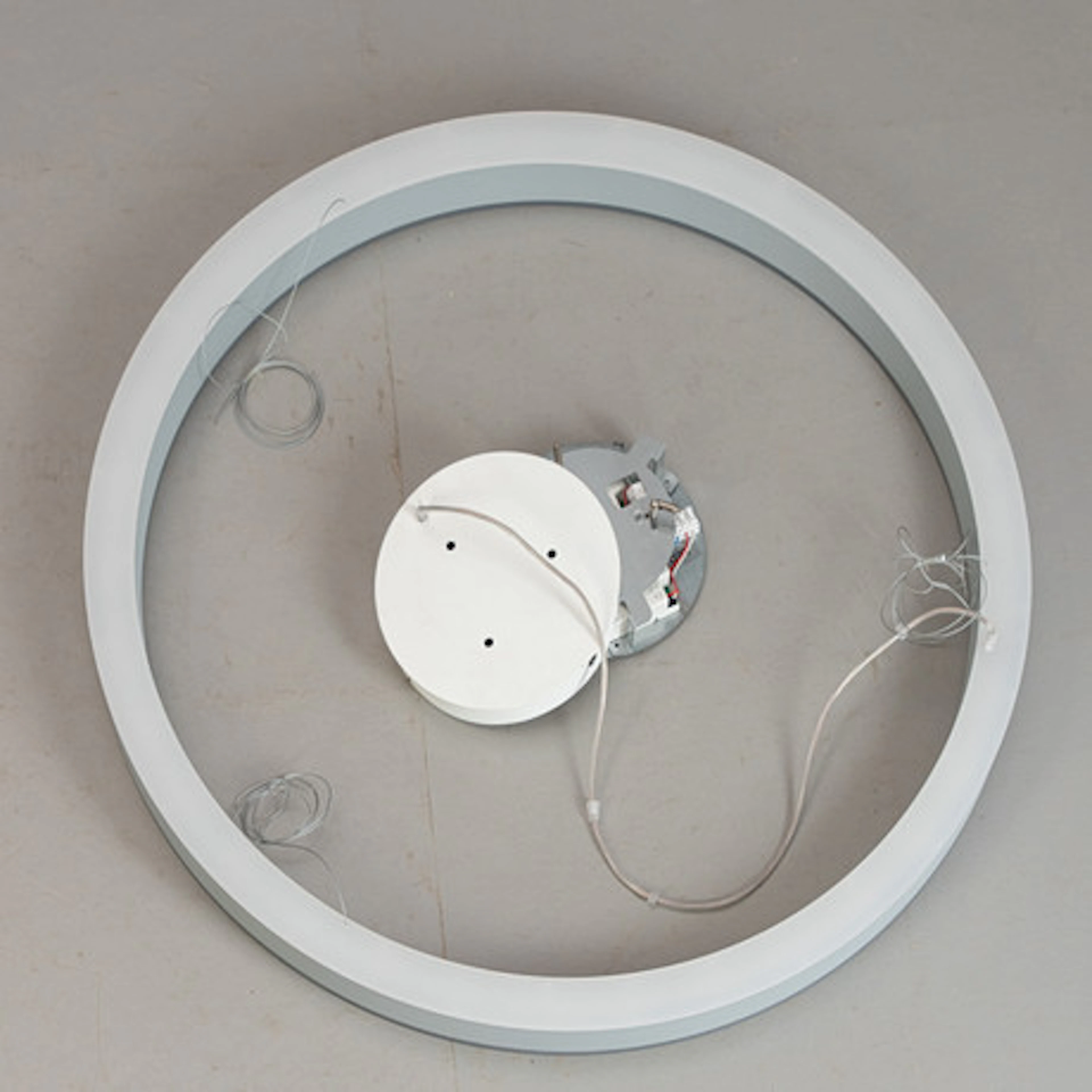 PLANLICHT. Hängande lampa/taklampa 'halo'.