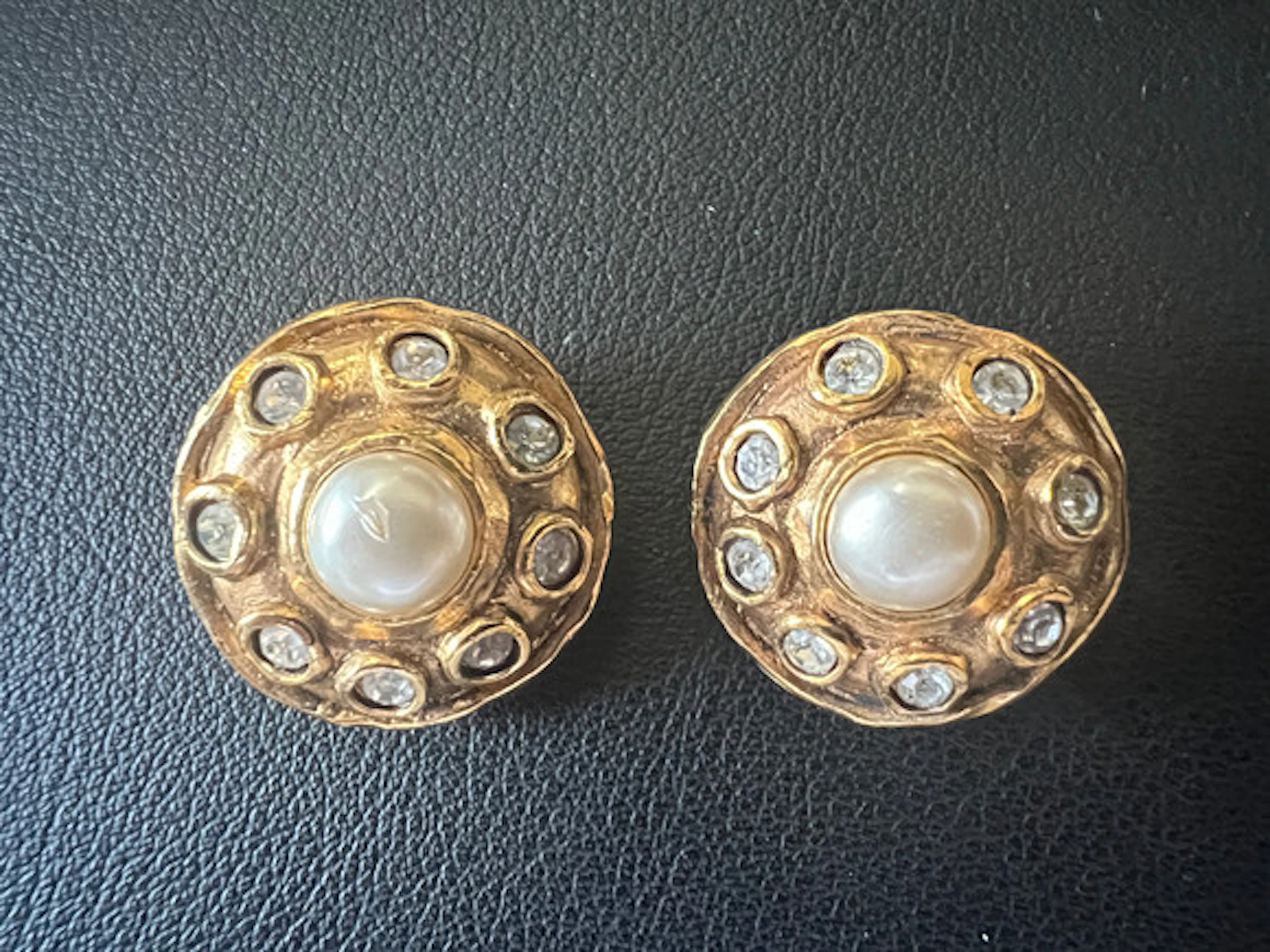 CHANEL vintage klipp på örhängen.