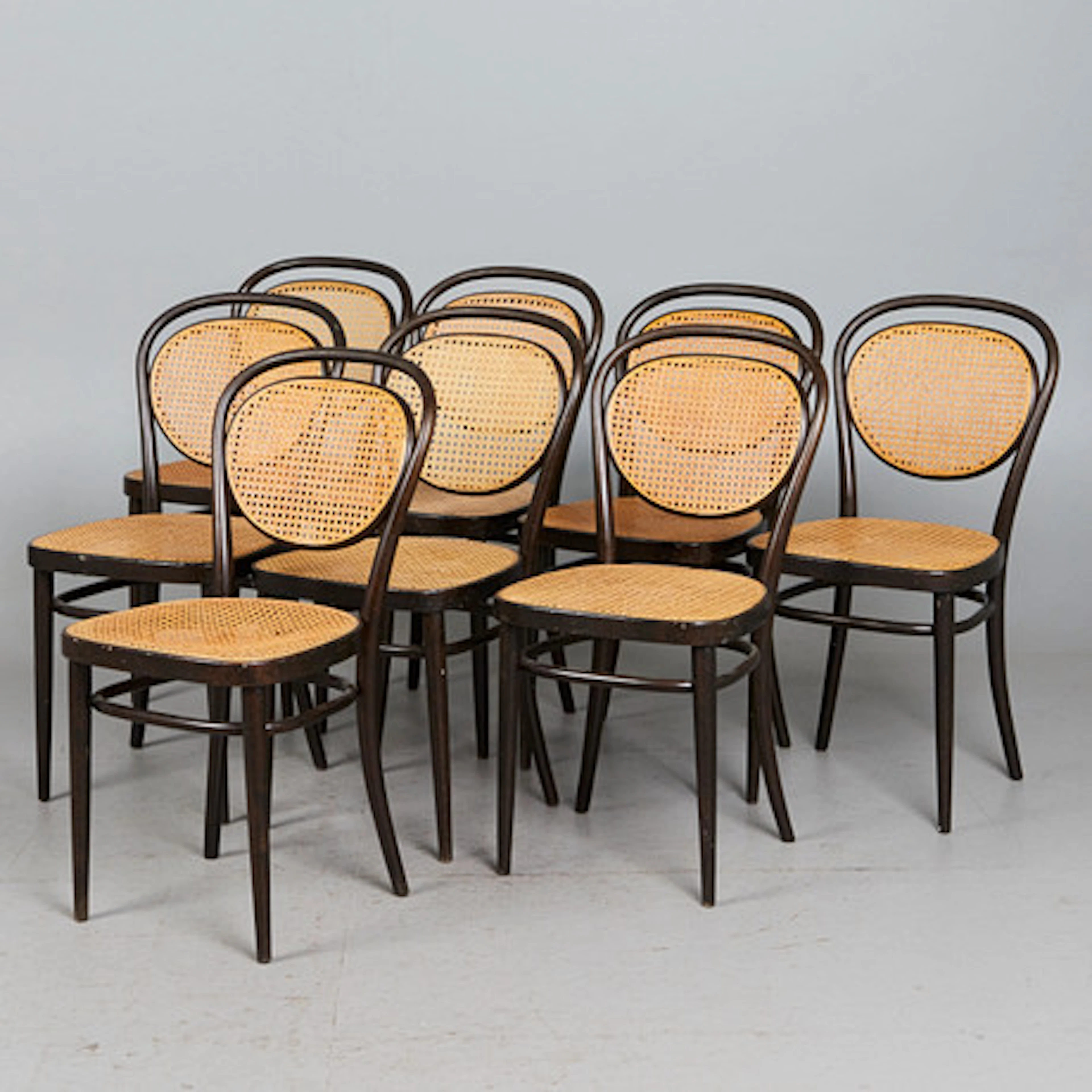 MICHAEL THONET. Thonet, åtta matsalsstolar…