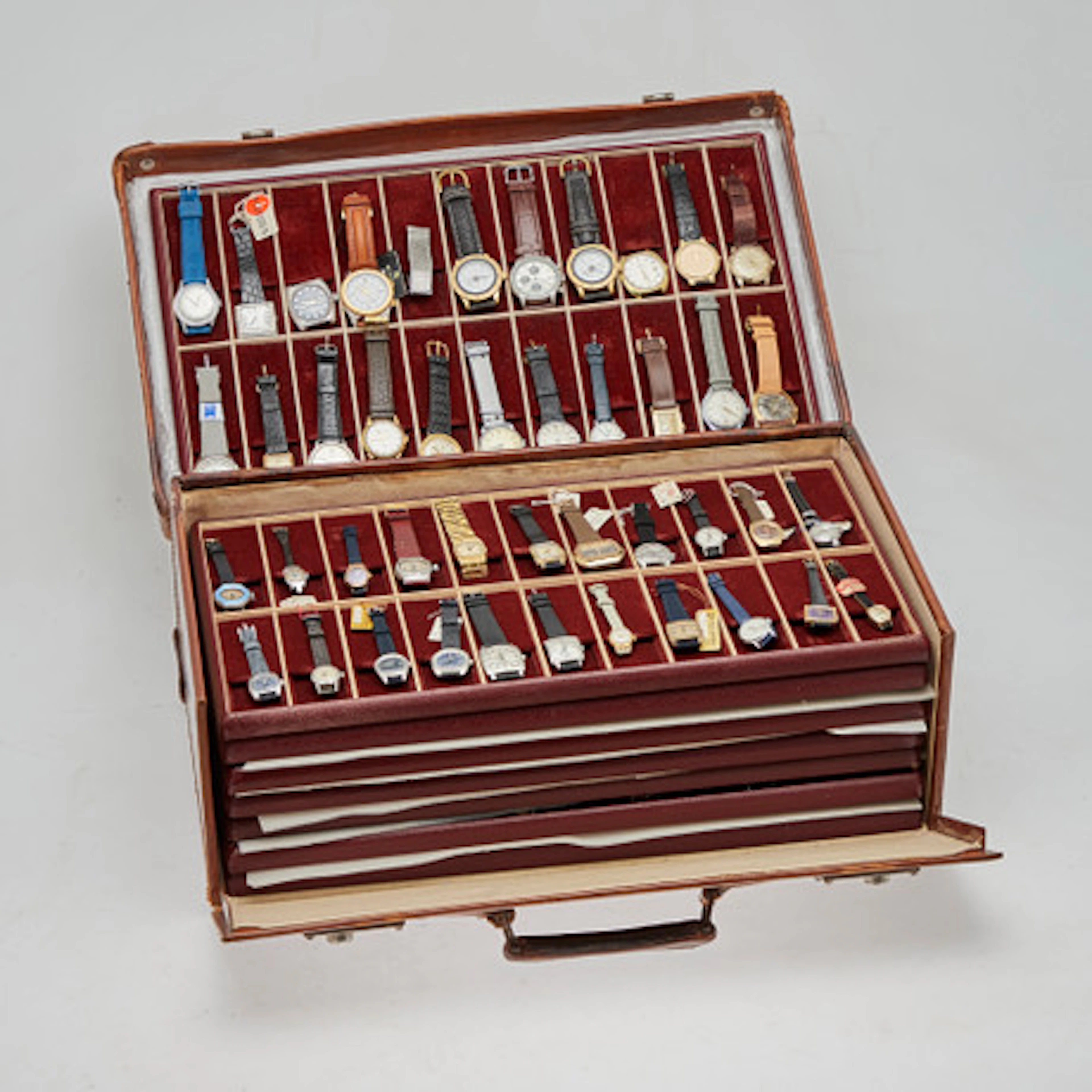 En samling vintage armbandsur, fickur, ros…