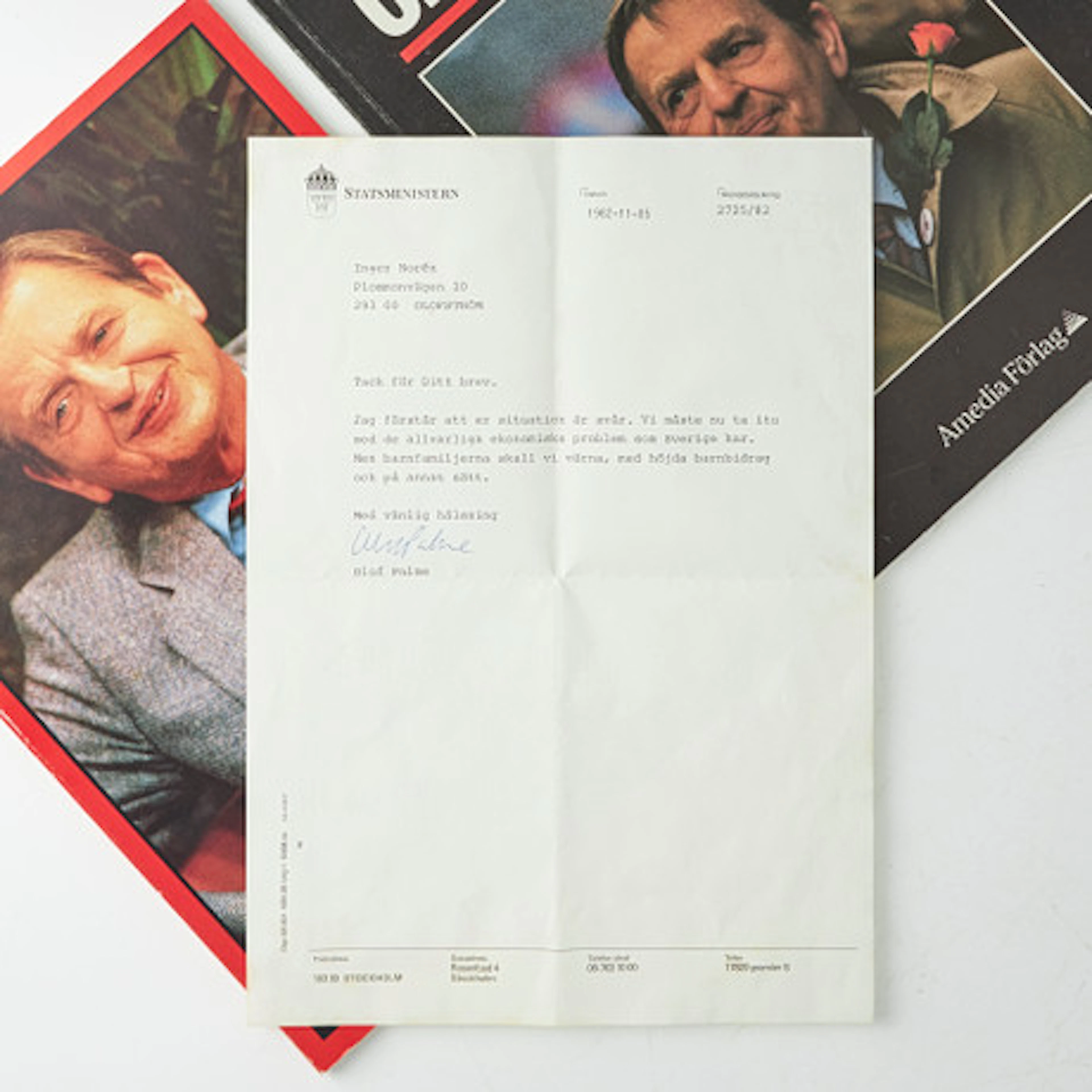 OLOF PALME, signerat brev, 1982; 2 häften.