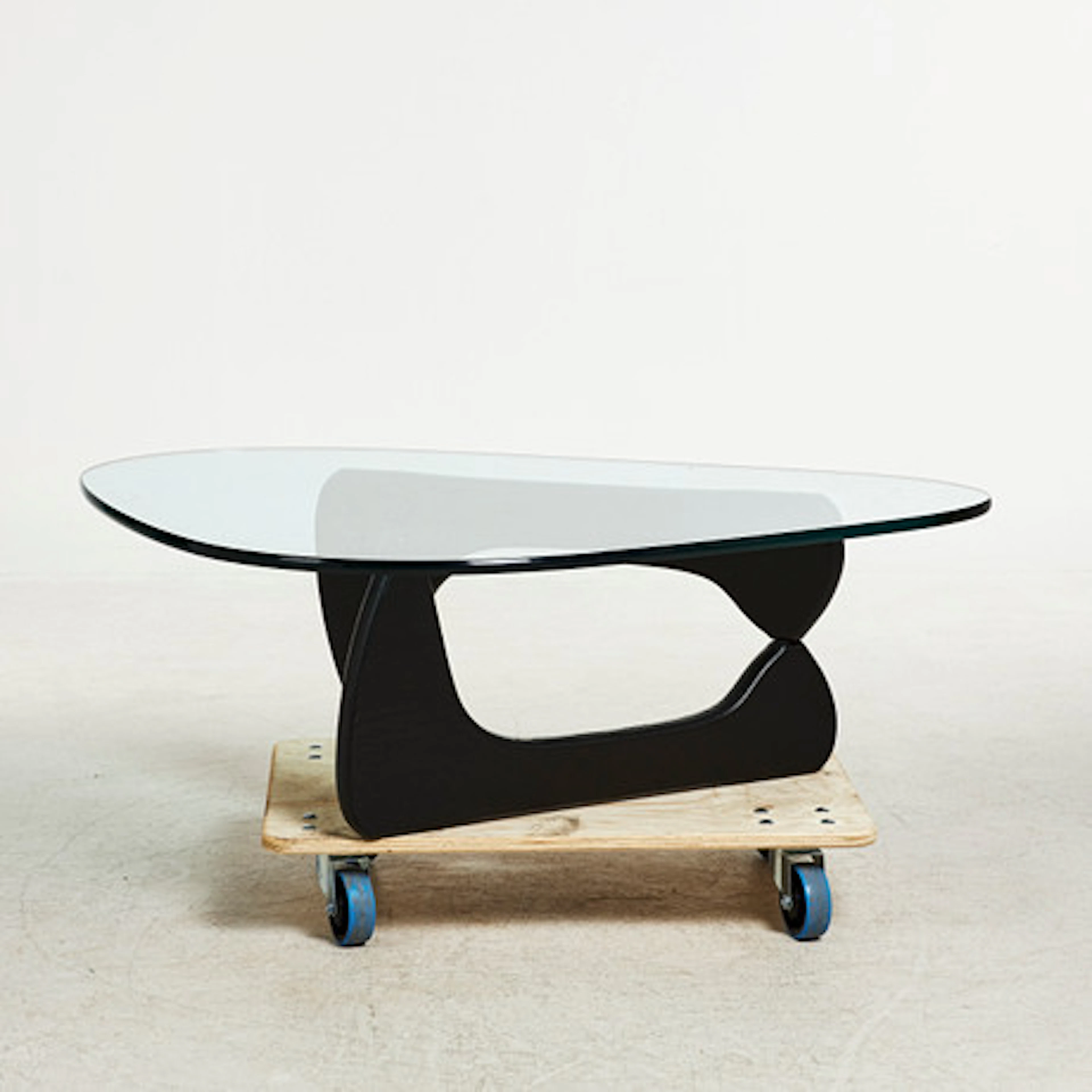 ISAMU NOGUCHI. Soffbord, njurformad glassk…