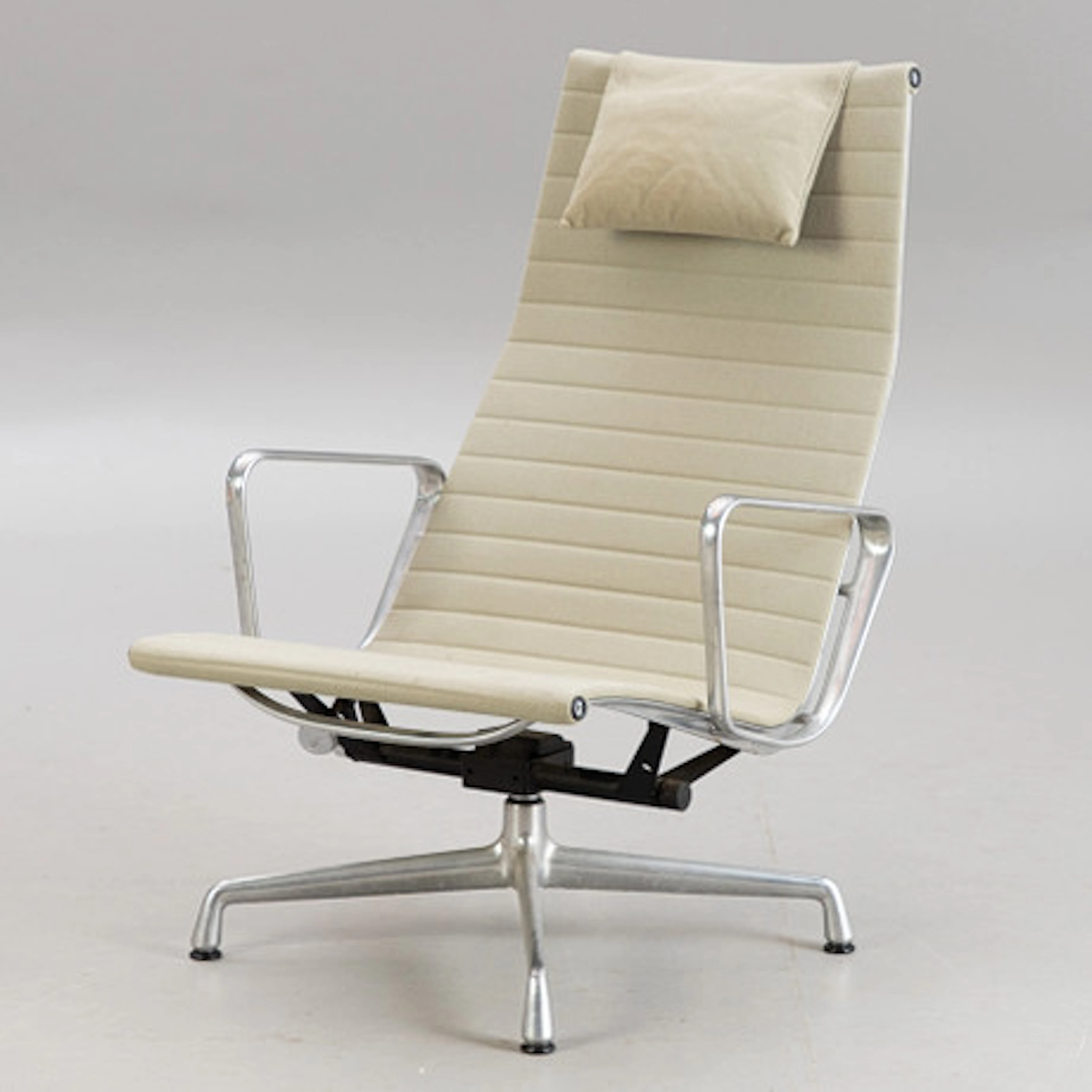 CHARLES & RAY EAMES. VITRA. Eames fåtölj/a…