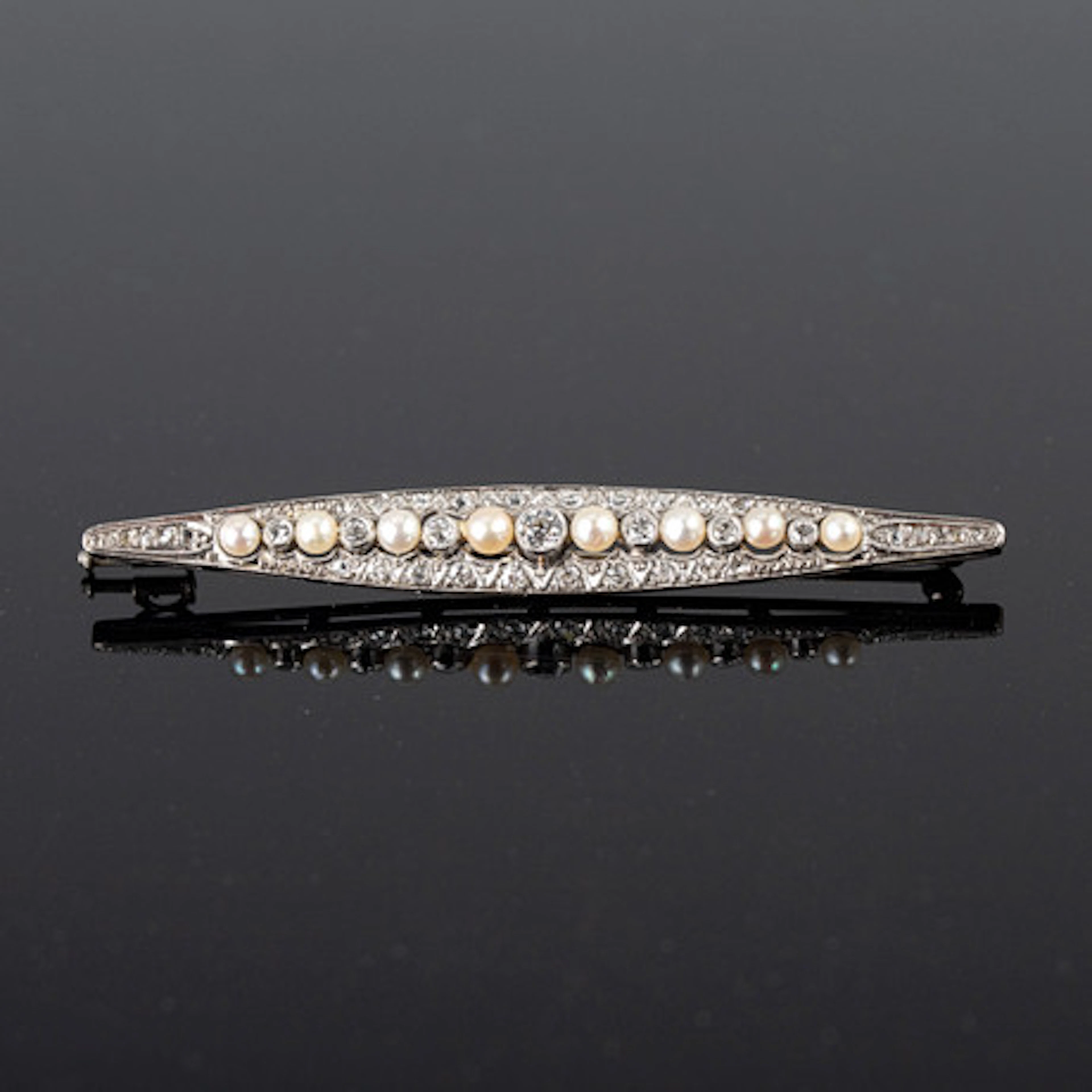 vintage brosch med diamanter och pärlor.