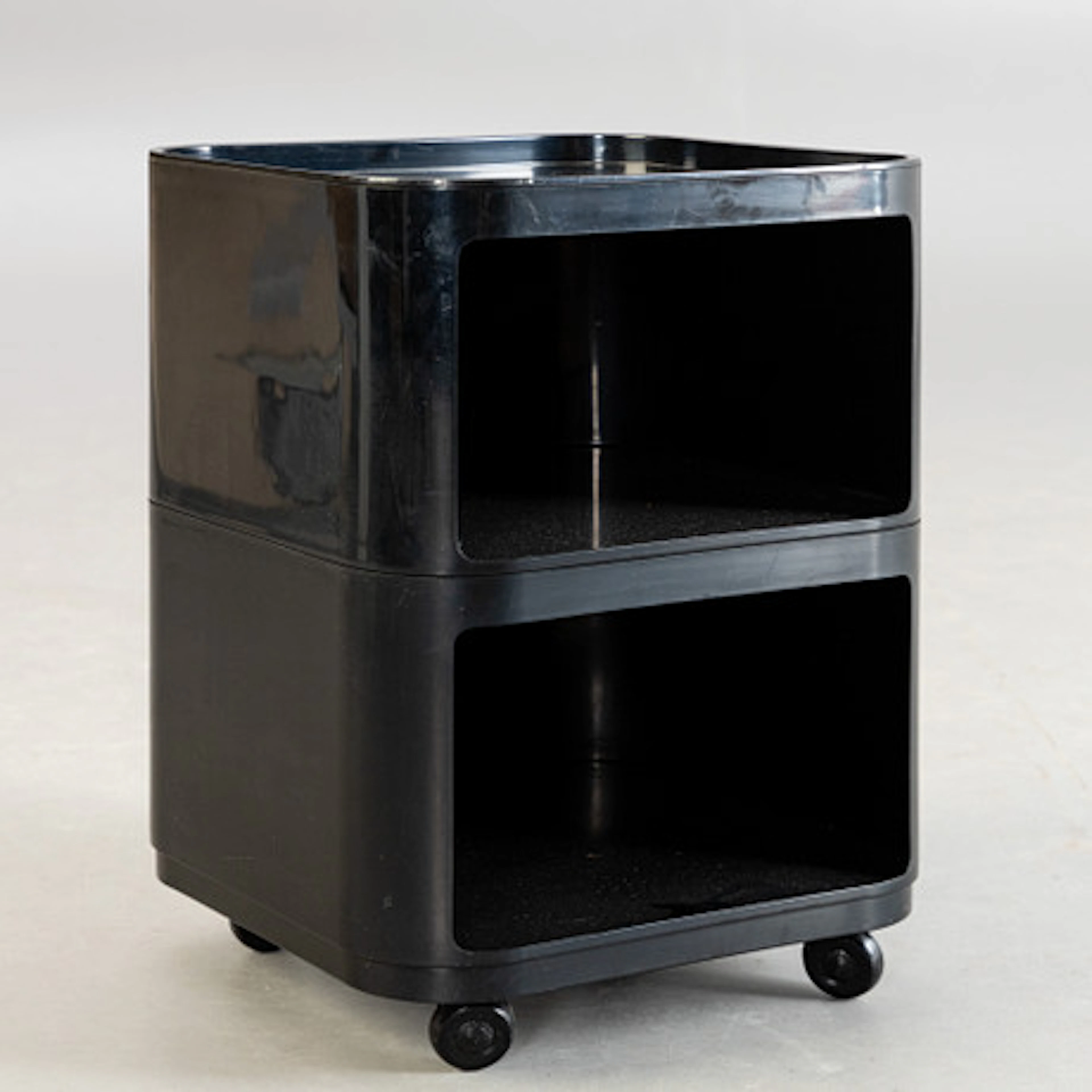 ANNA CASTELLI FERRIERI. kartell. 'Componib…