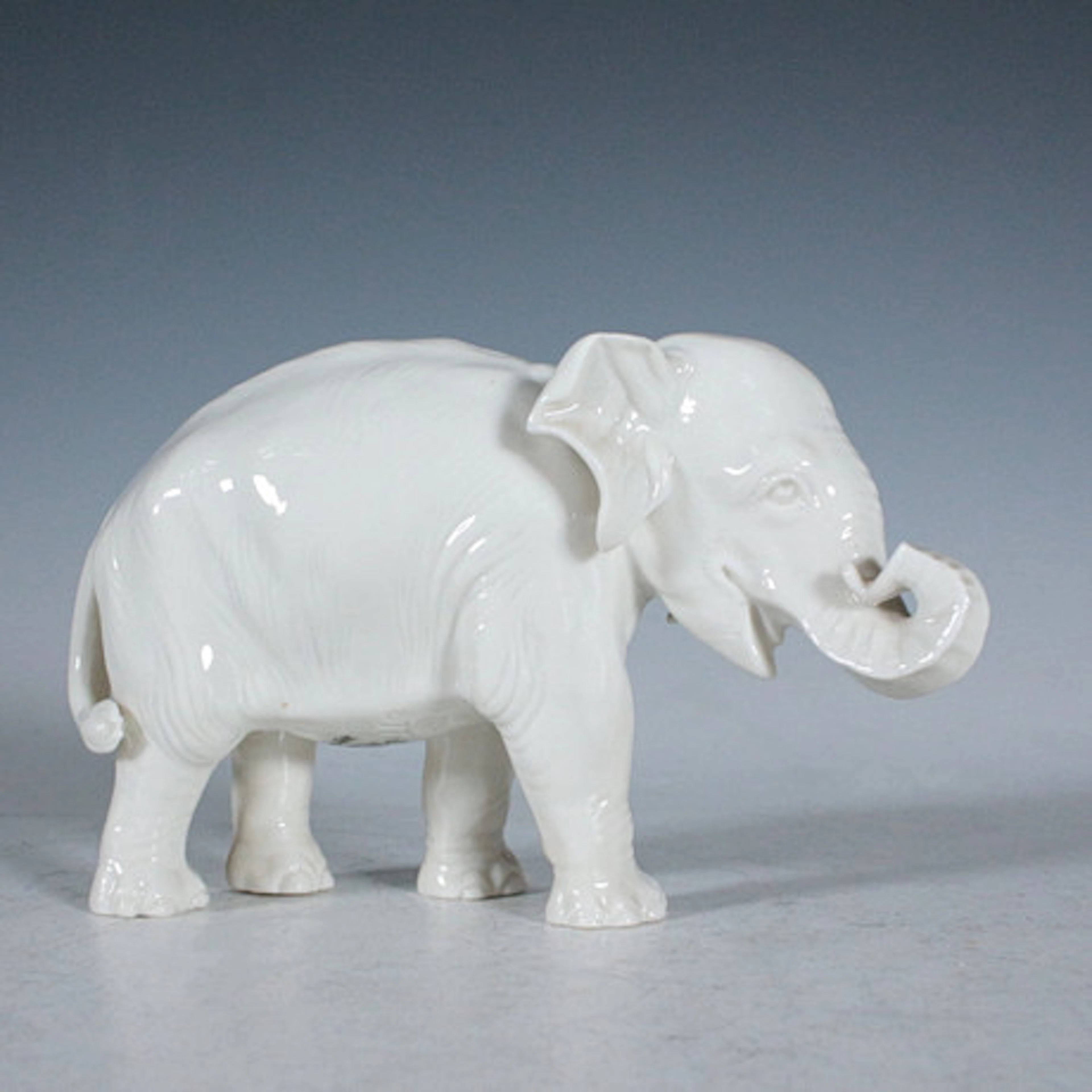 NYMPHENBURG. 'Elefant', porslin.