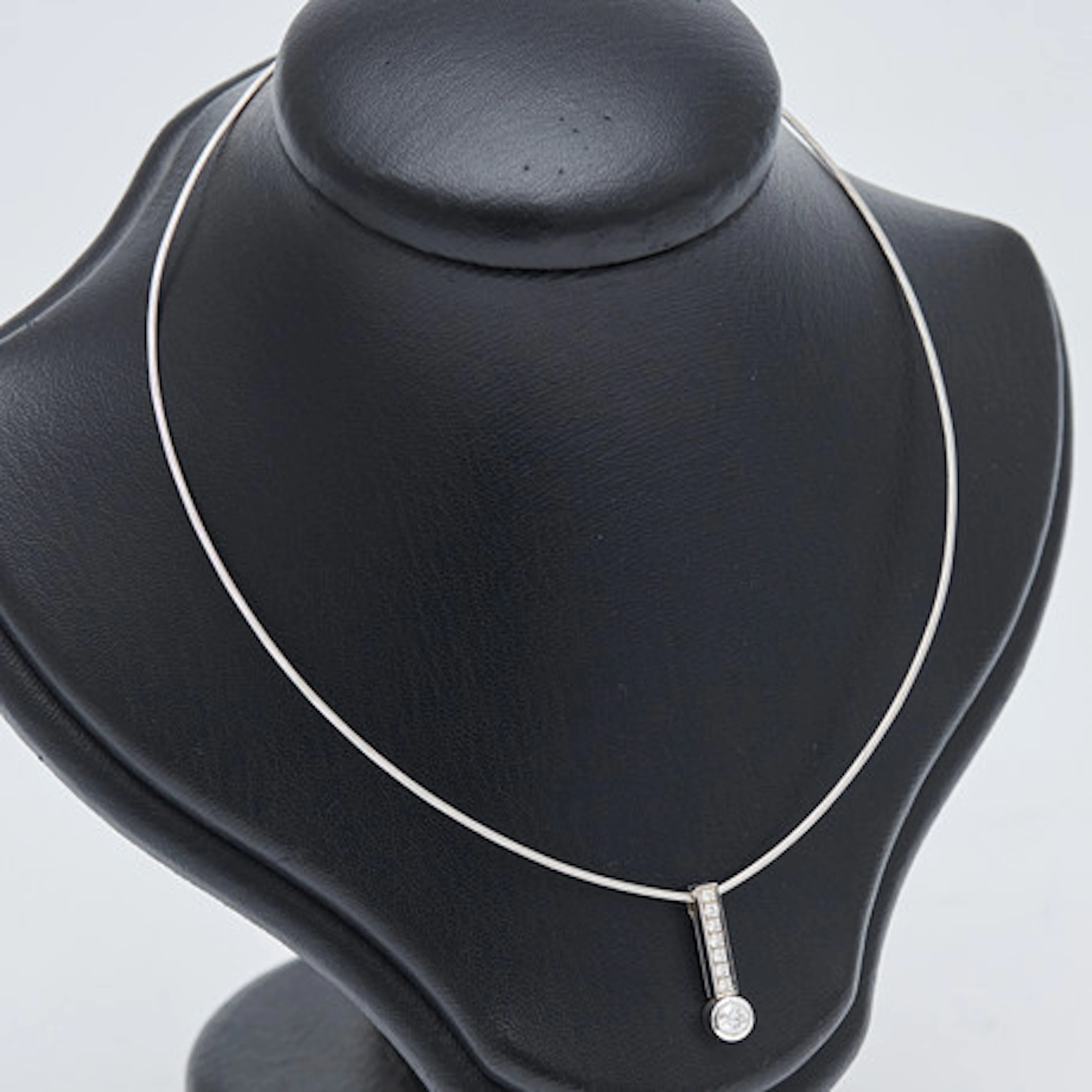 HALSBAND/CHOKER med hänge, 750 vitguld, di…