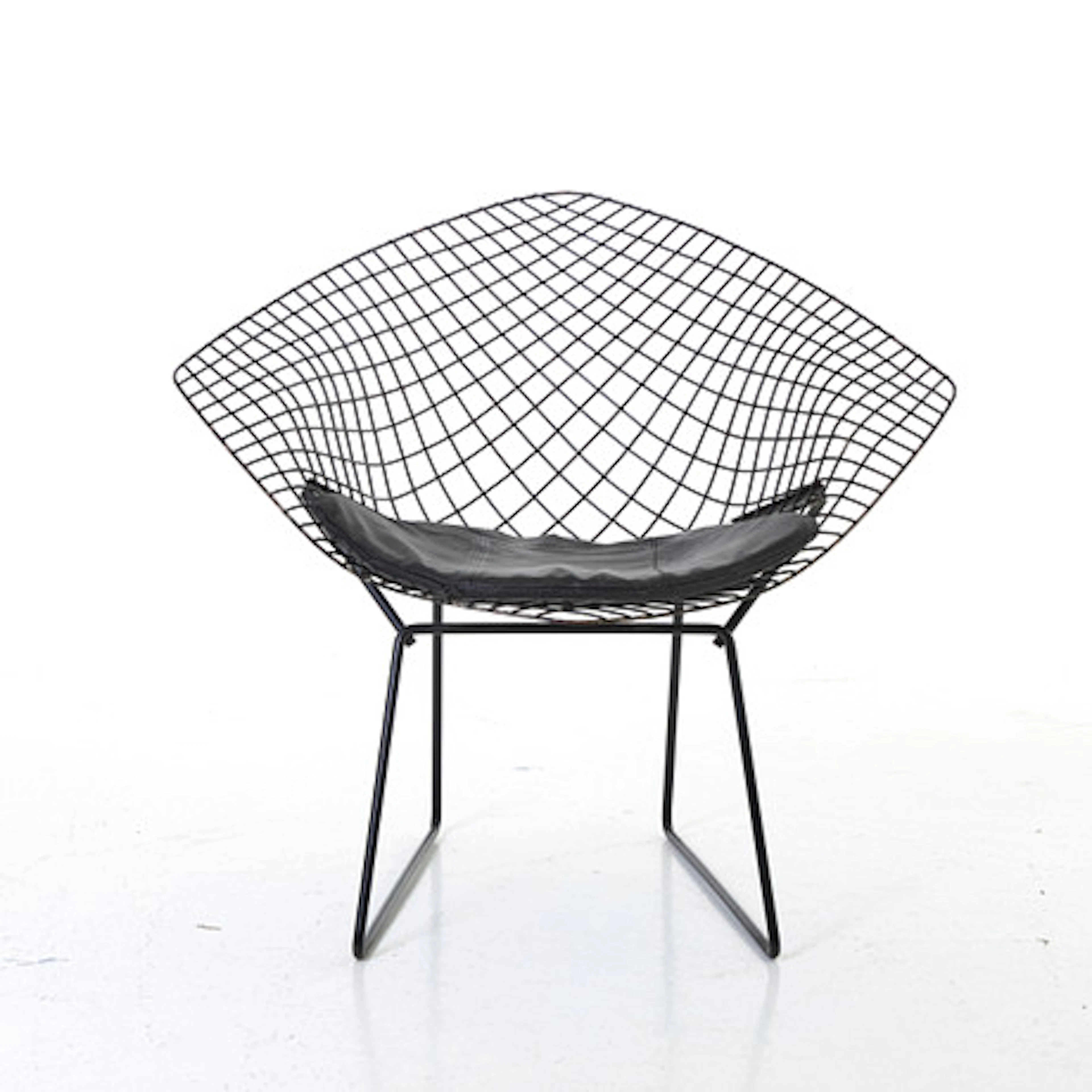 HARRY BERTOIA. "Diamond chair", svartmålad…