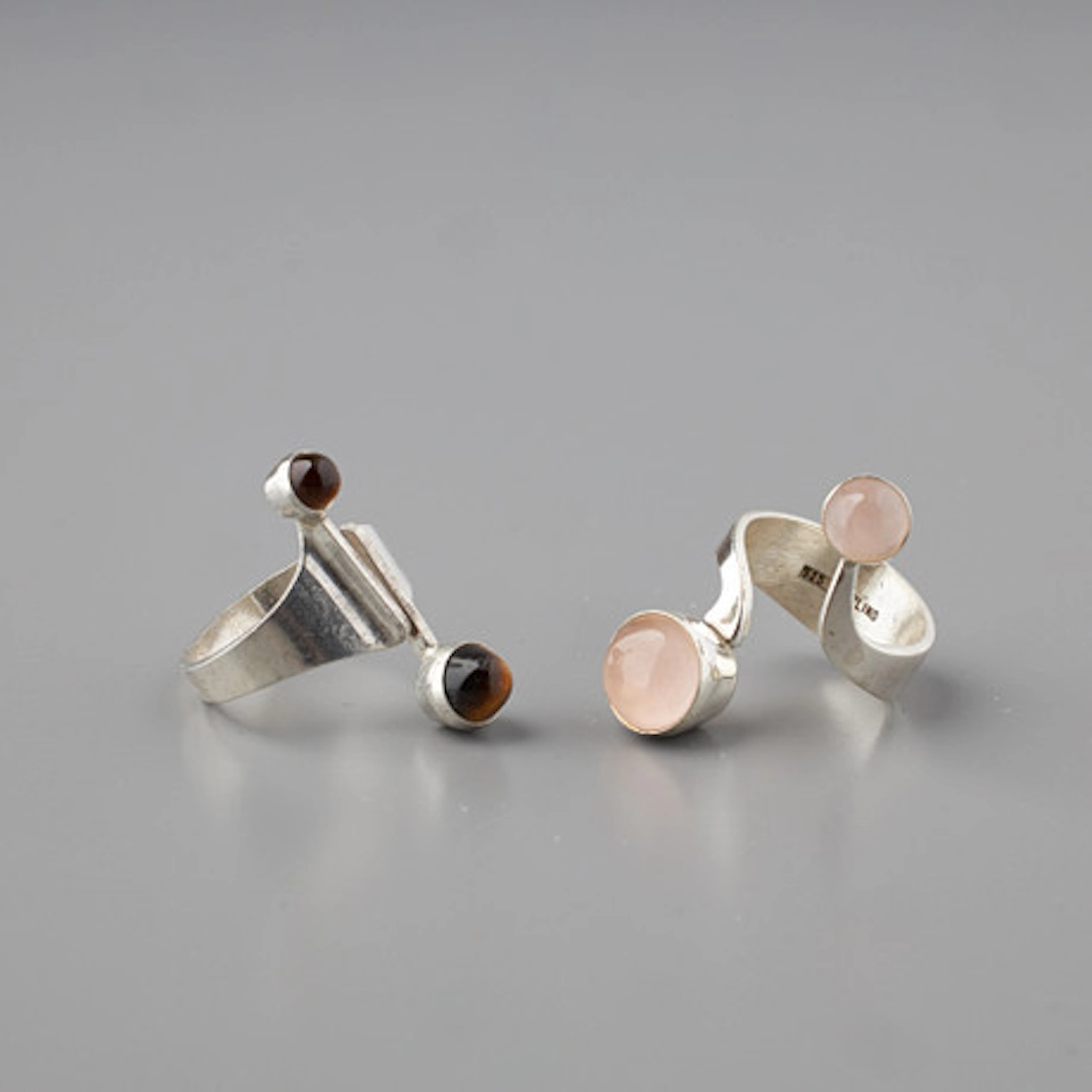 RINGAR, 2 st, rosenkvarts, tigeröga, silve…