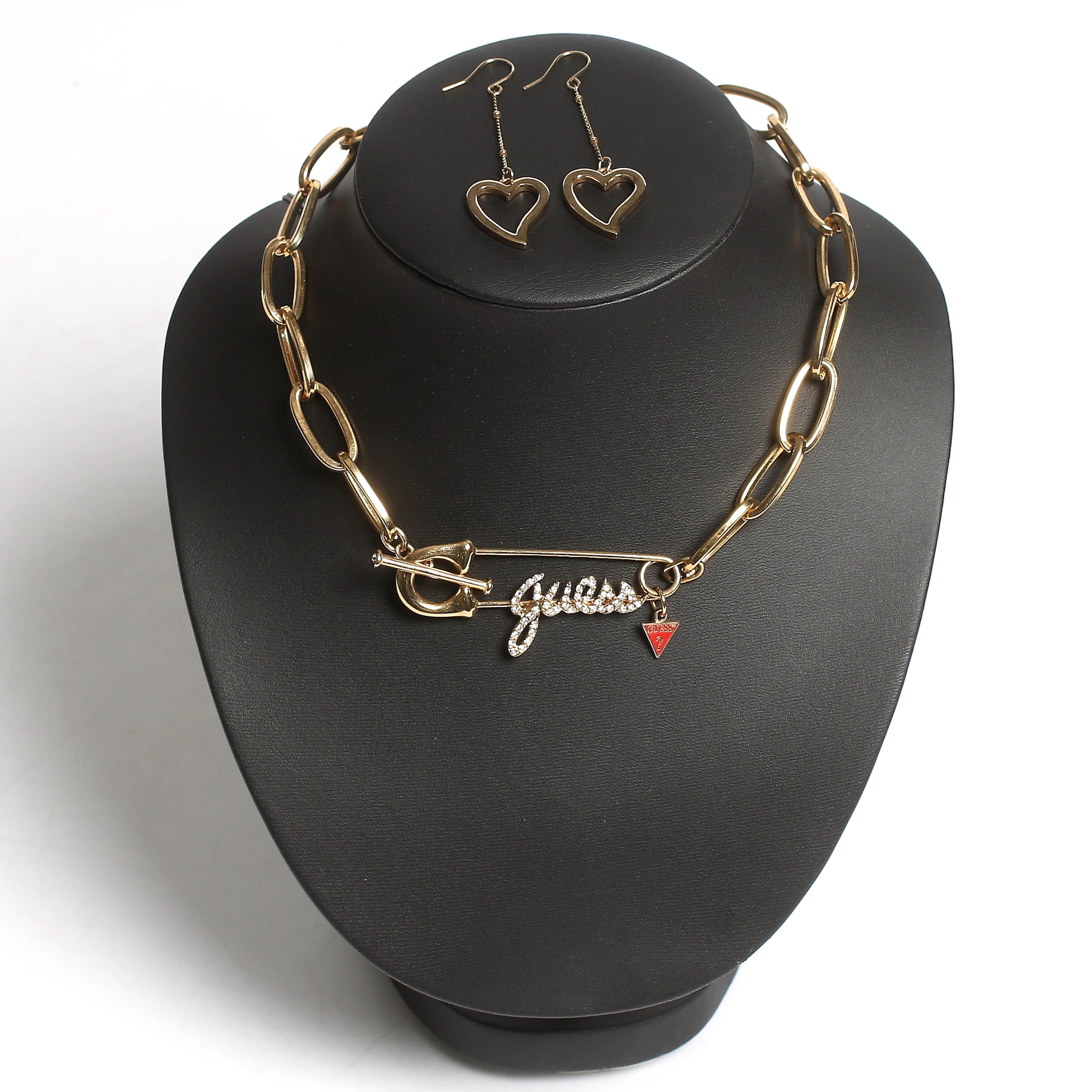 COLLIER och ÖRHÄNGEN, gulmetall samt strass, GUESS. 1900/2000-tal.