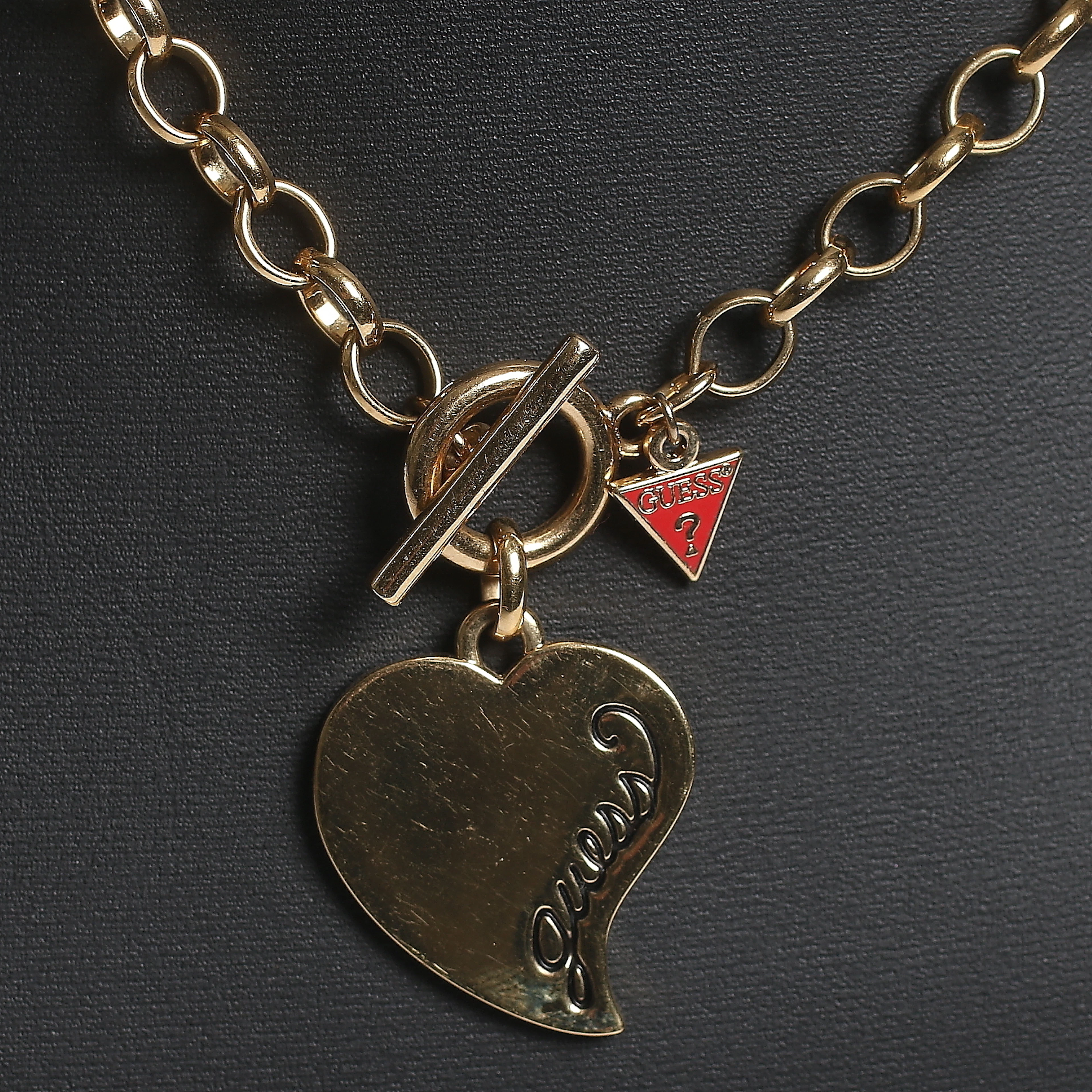 COLLIER, ARMBAND samt ÖRHÄNGEN, gulmetall samt strass, GUESS, 1900/2000-tal.