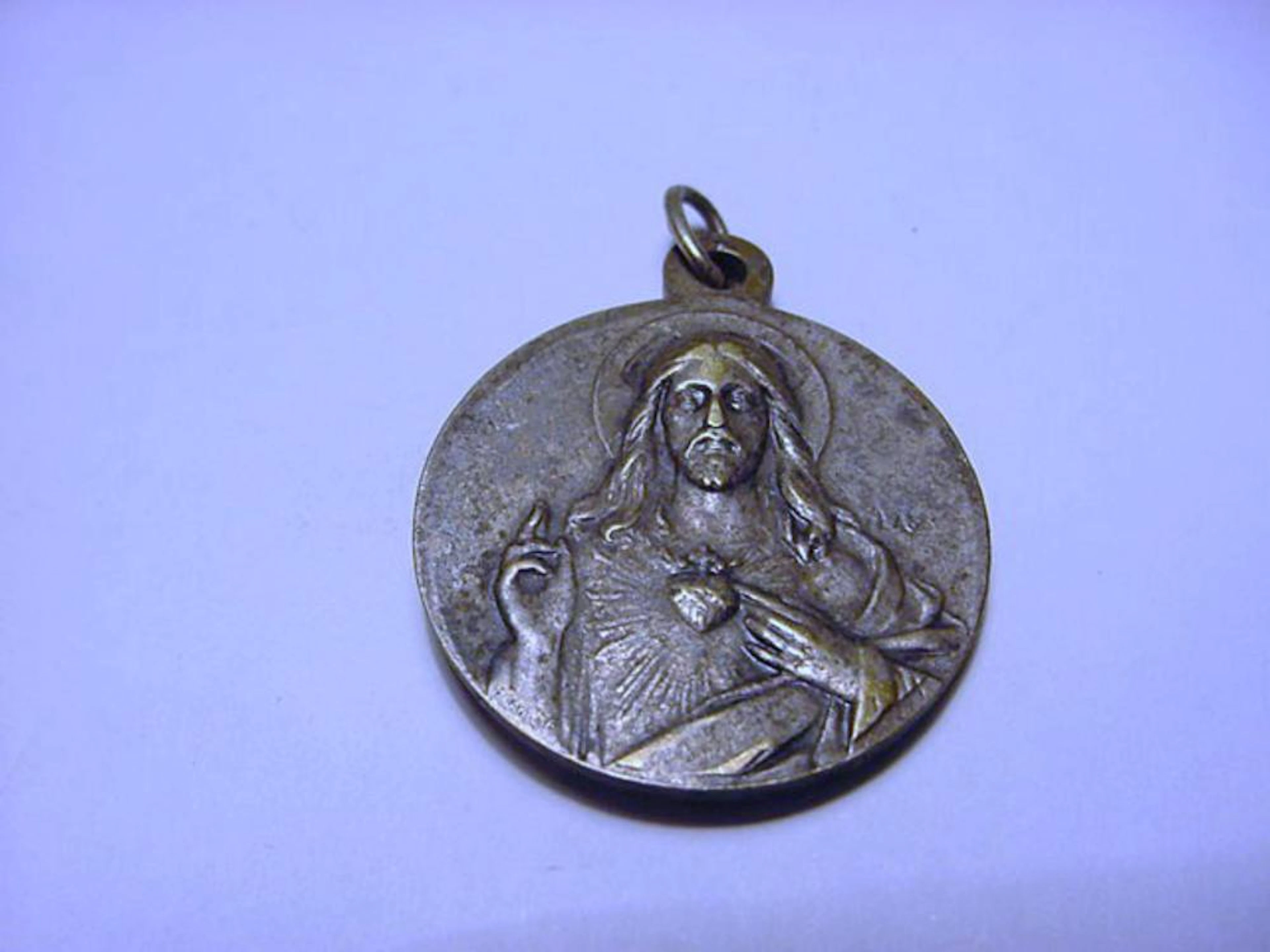 VINTAGE RELIGIOUS MEDAL