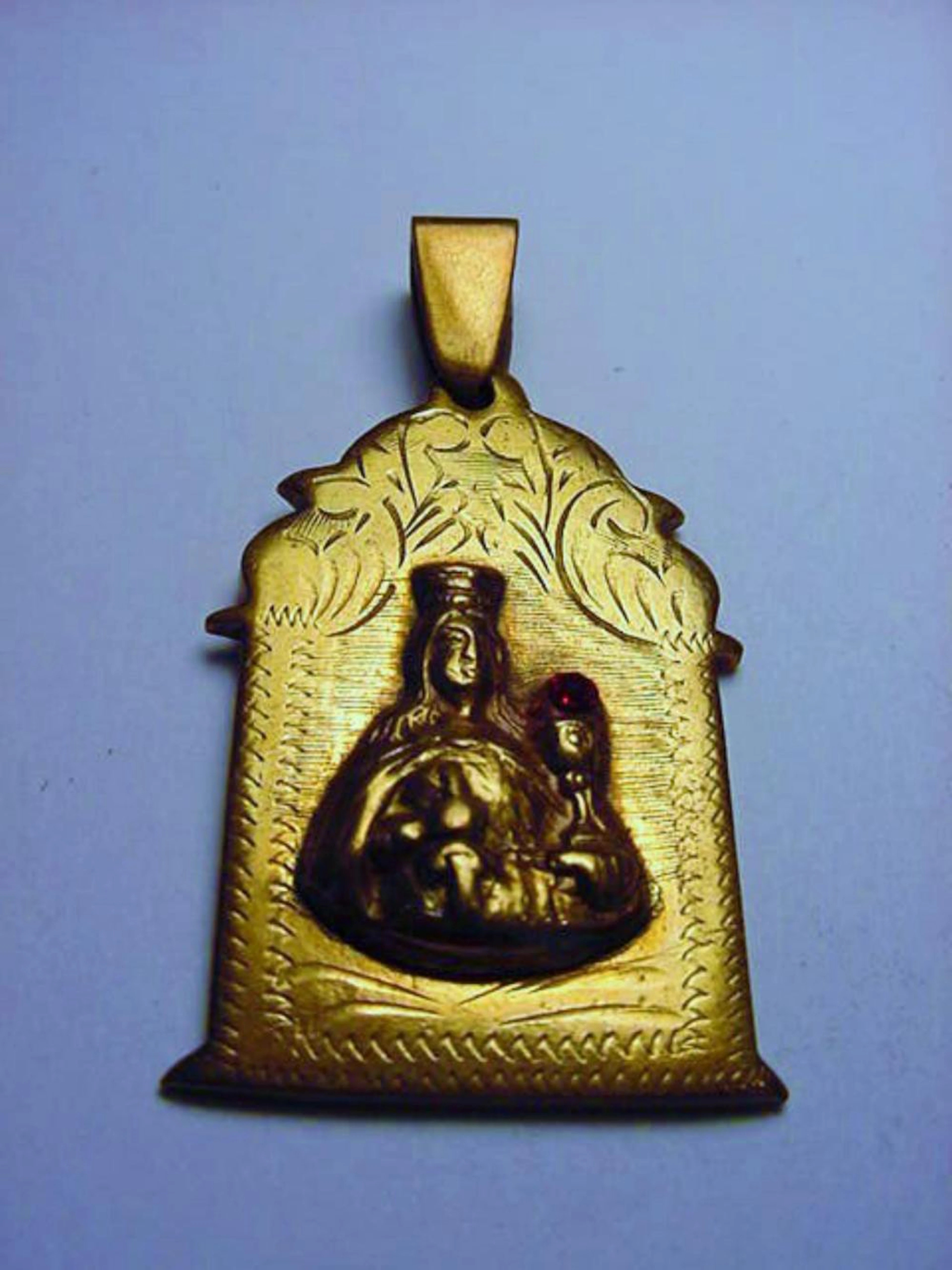 VINTAGE RELIGIOUS MEDAL