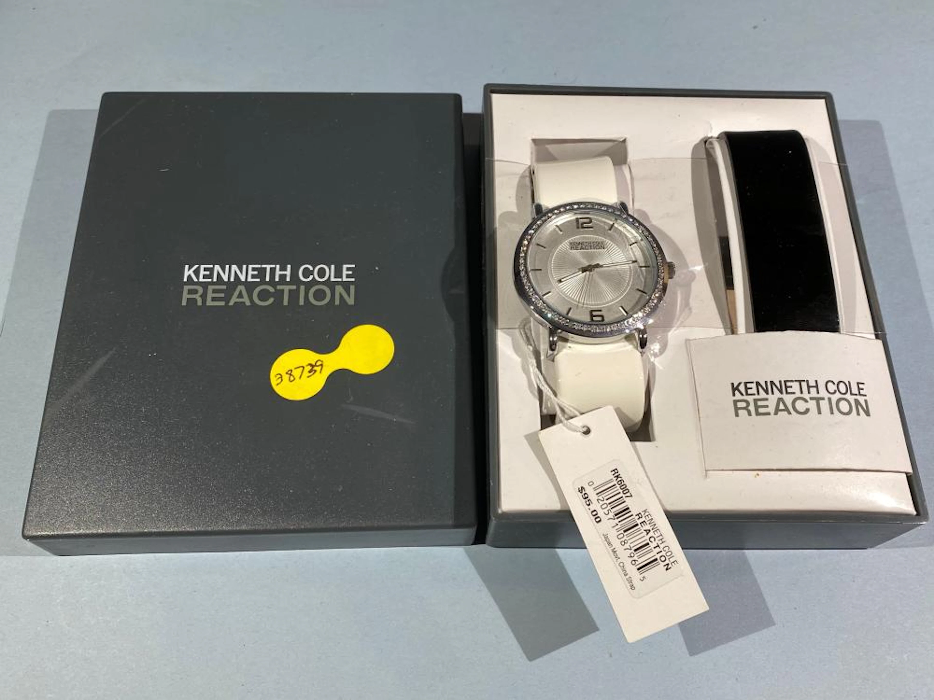 KENNETH COLE REACTION Large Mens Watch In original box Brand New with tags