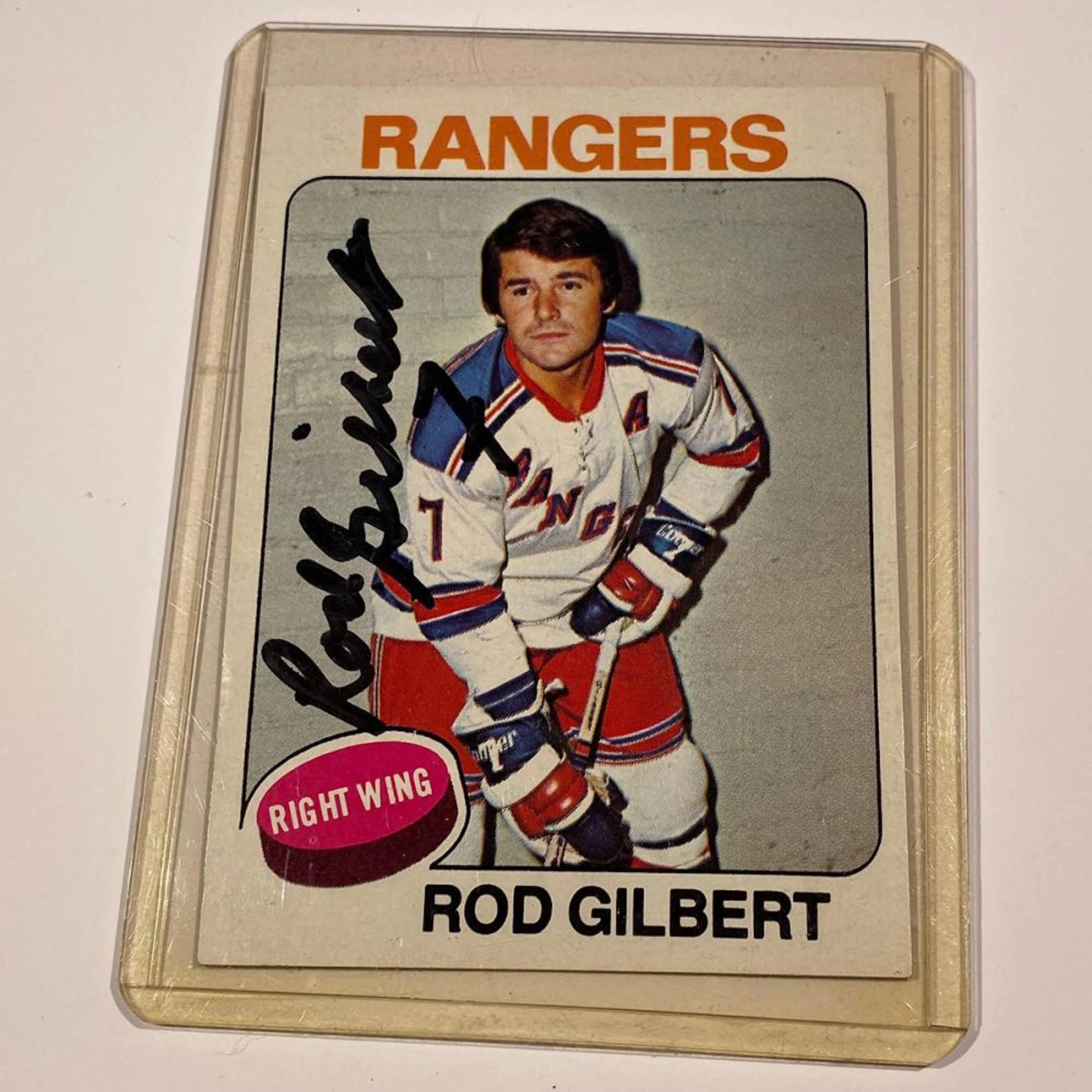 1975-76 TOPPS HOF Hockey Rod Gilbert Autographed Card