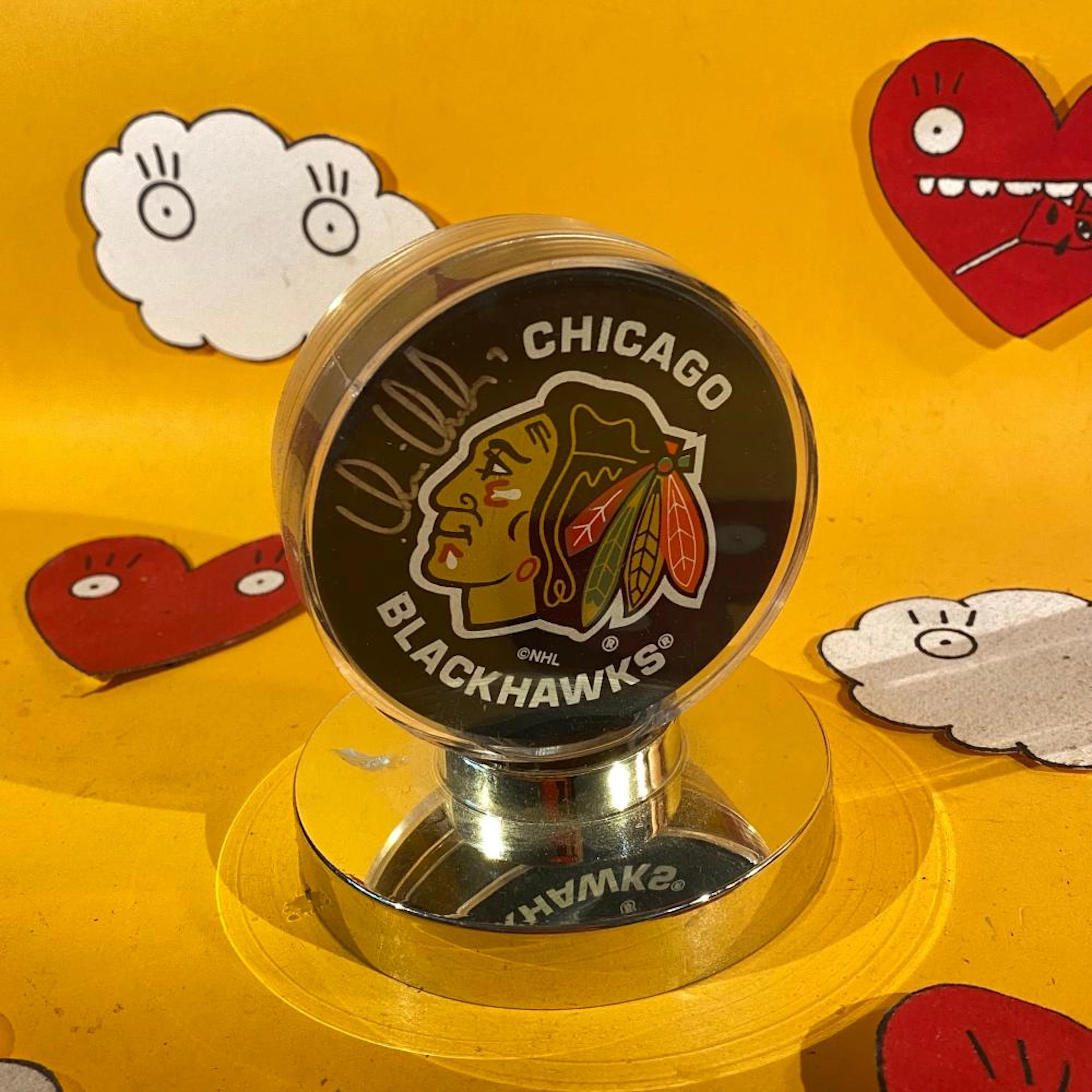 CHRIS CHELIOS SIGNED CHICAGO BLACKHAWKS PUCK AUTHENTIC