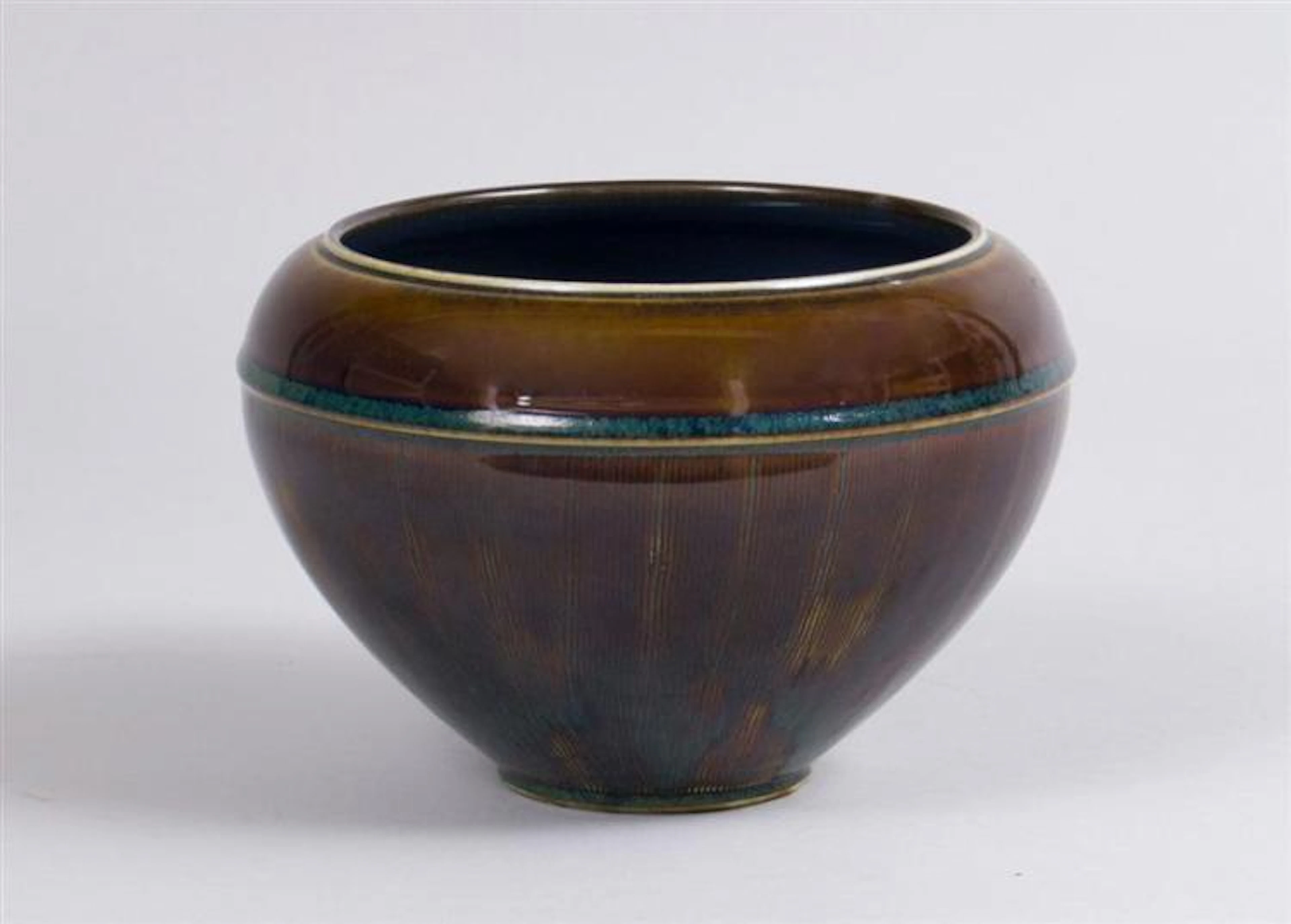 WEDGWOOD GLAZED PORCELAIN GLOBULAR VASE, PROBABLY DESIGNED BY NORMAN WILSON