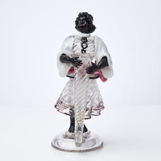 GLASSKULPTUR. 1900-talets mitt, figurin, Murano Italien, hållandes vas.