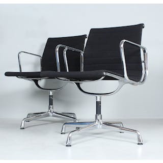 RAY & CHARLES EAMES für VITRA. Paar Bürostühle / Alu Chairs, Modell 'EA108'.
