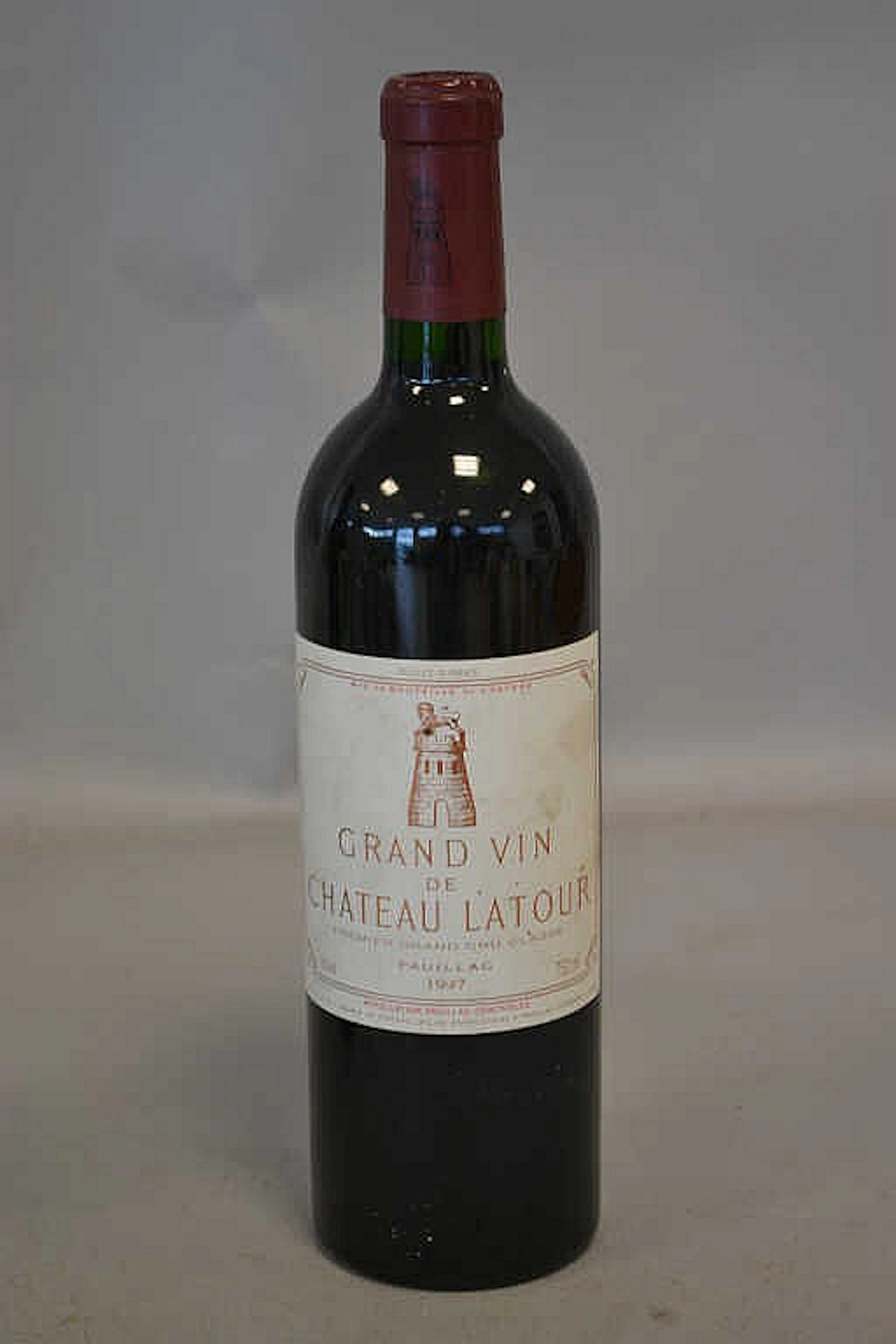 1 Bottle CH. LATOUR Pauillac GCC 1997 Et. un peu tachée