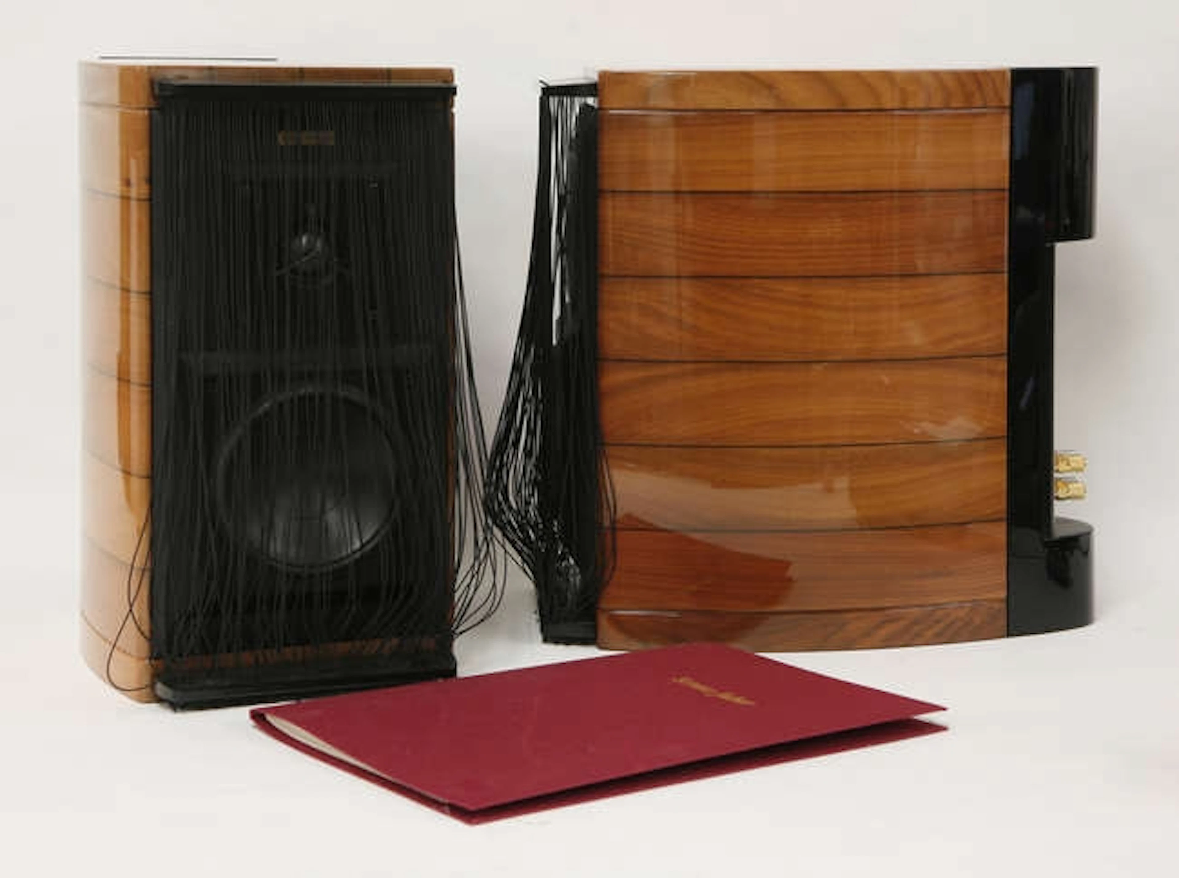A pair of Sonus Faber 'Guarneri' speakers