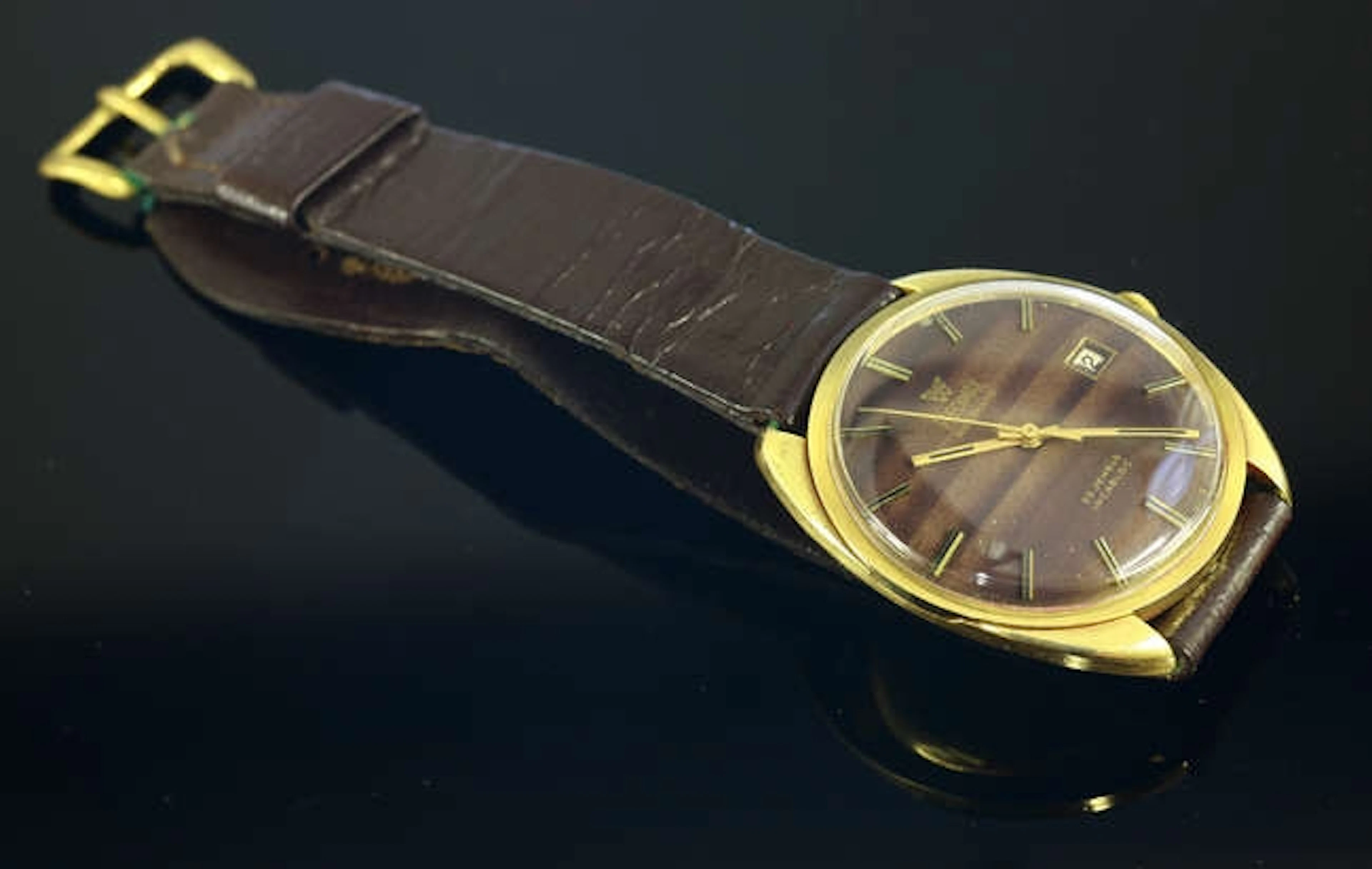 A gentlemen's 18ct gold Precimax automatic strap watch