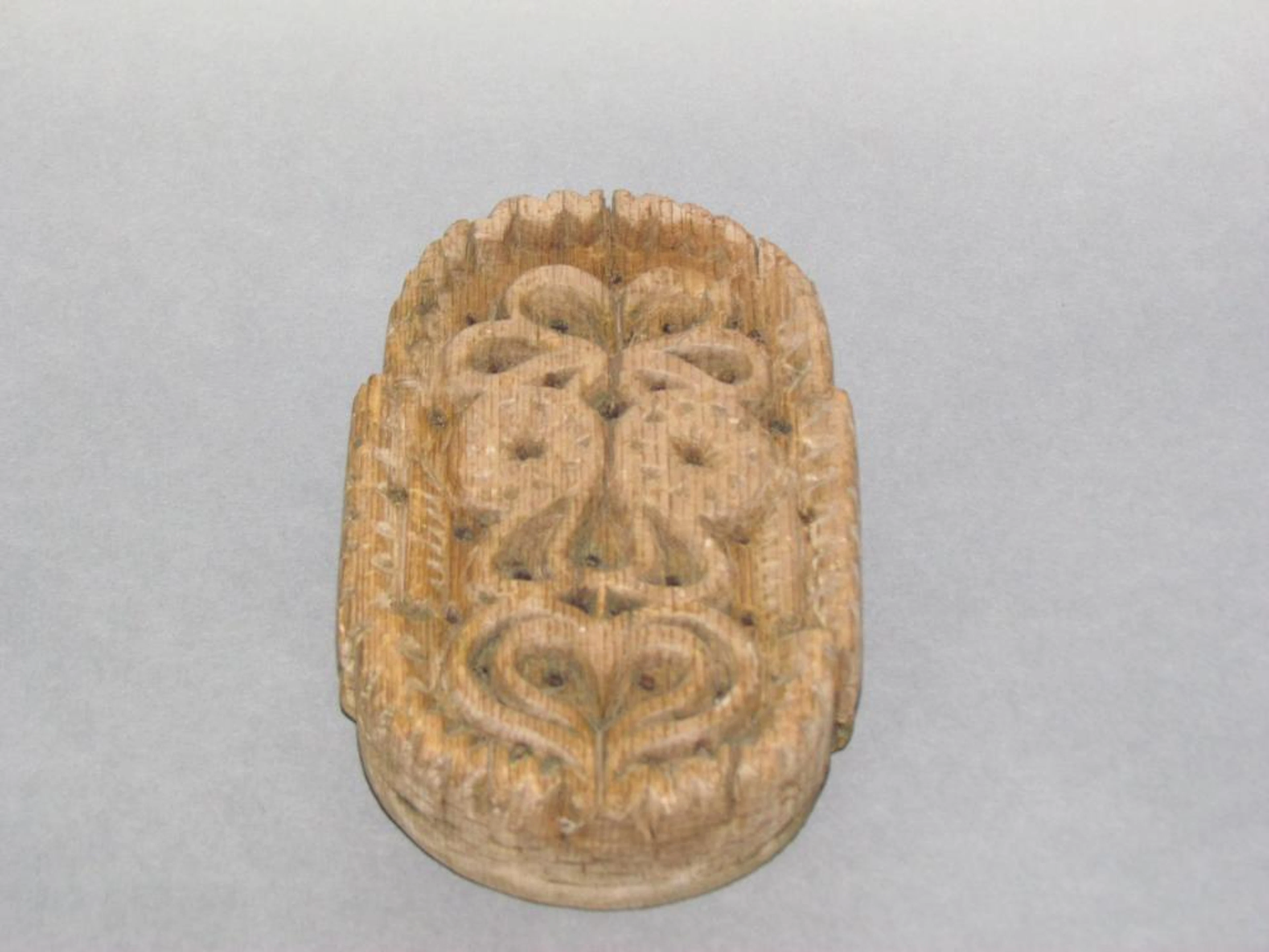Early oval chip-carved heart and tulip motif butterprint...