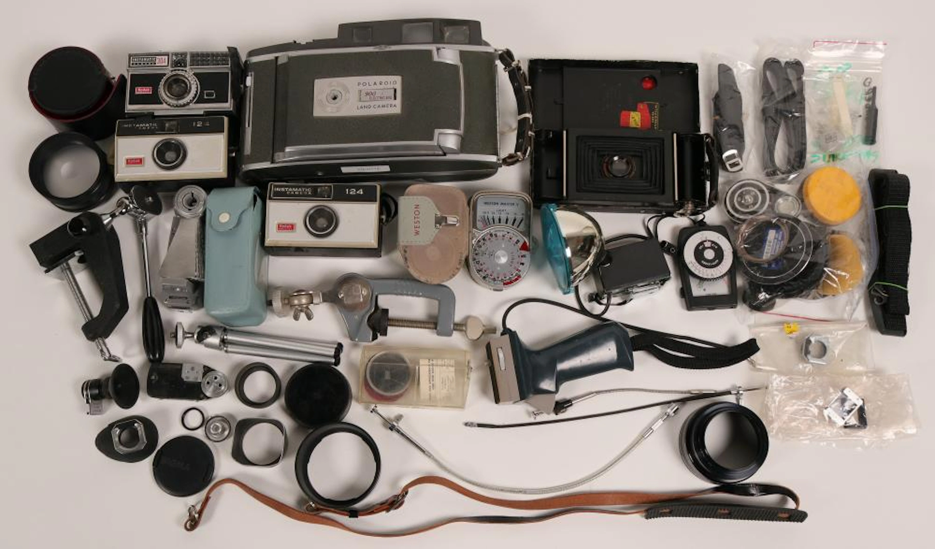 Box of Antique cameras and vintage equipment (112347)