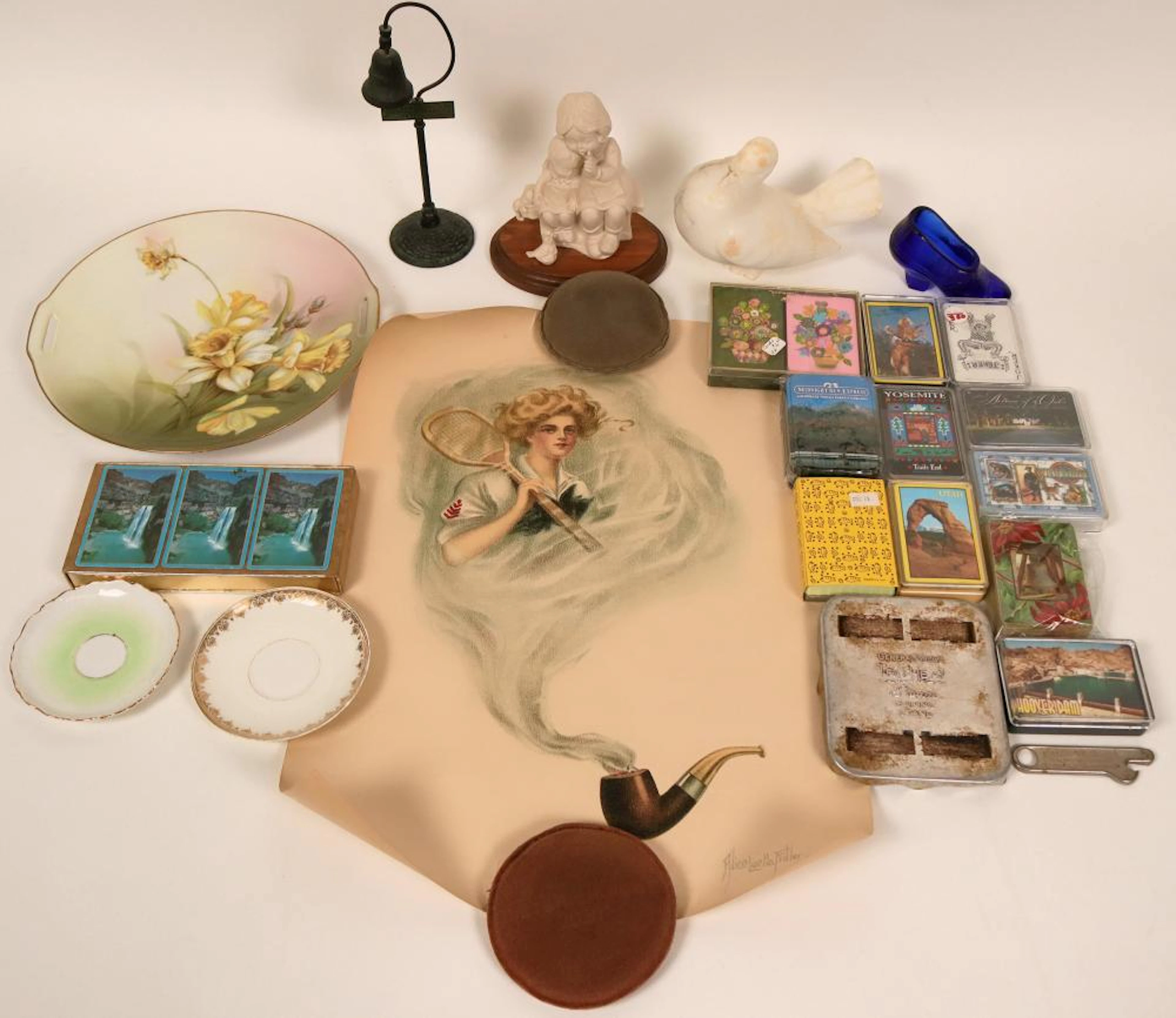 Antiques and Collectibles Lot (116178)