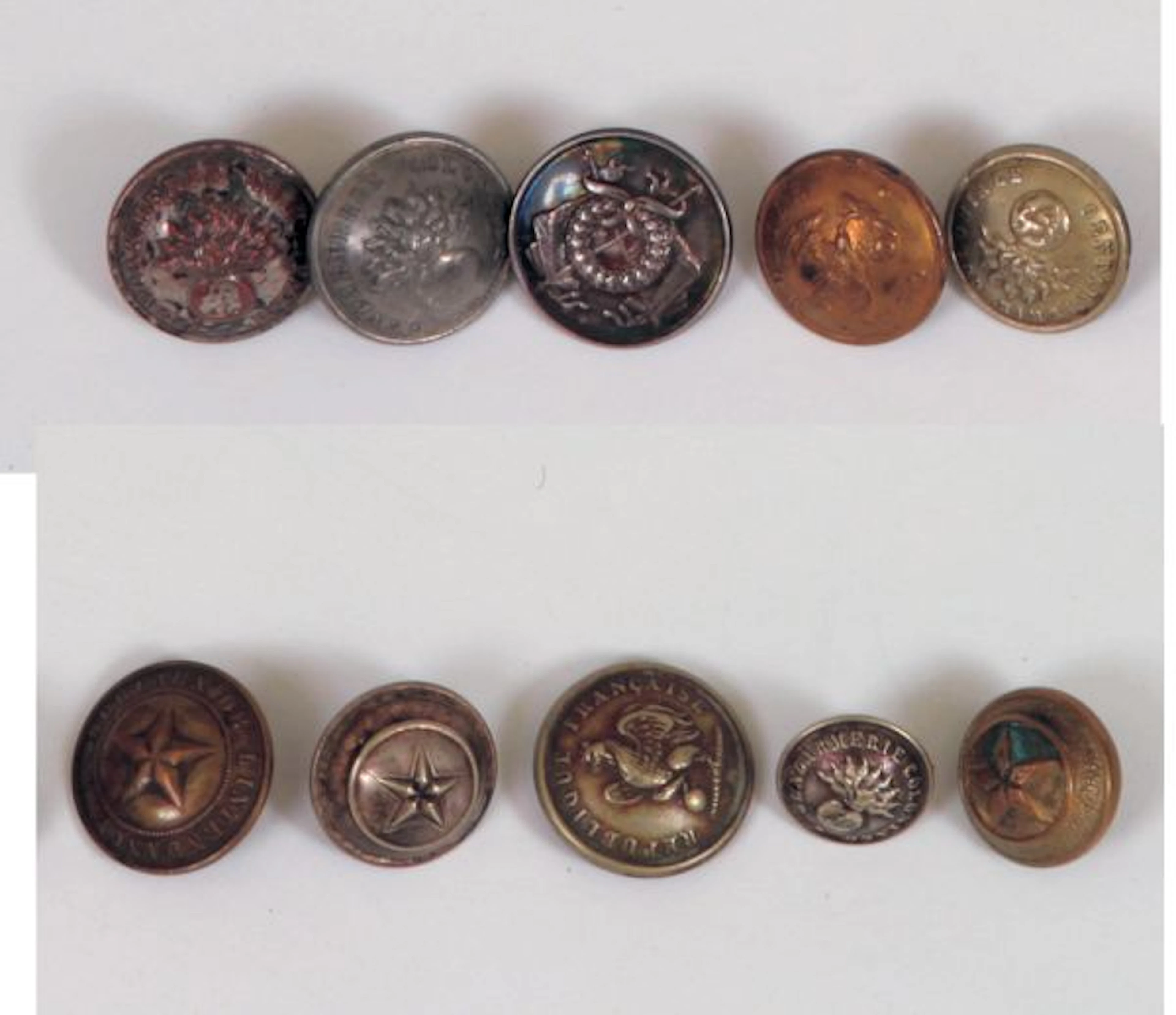 LOT DE DIX BOUTONS : un INTENDANT MILITAIRE 1844 argent