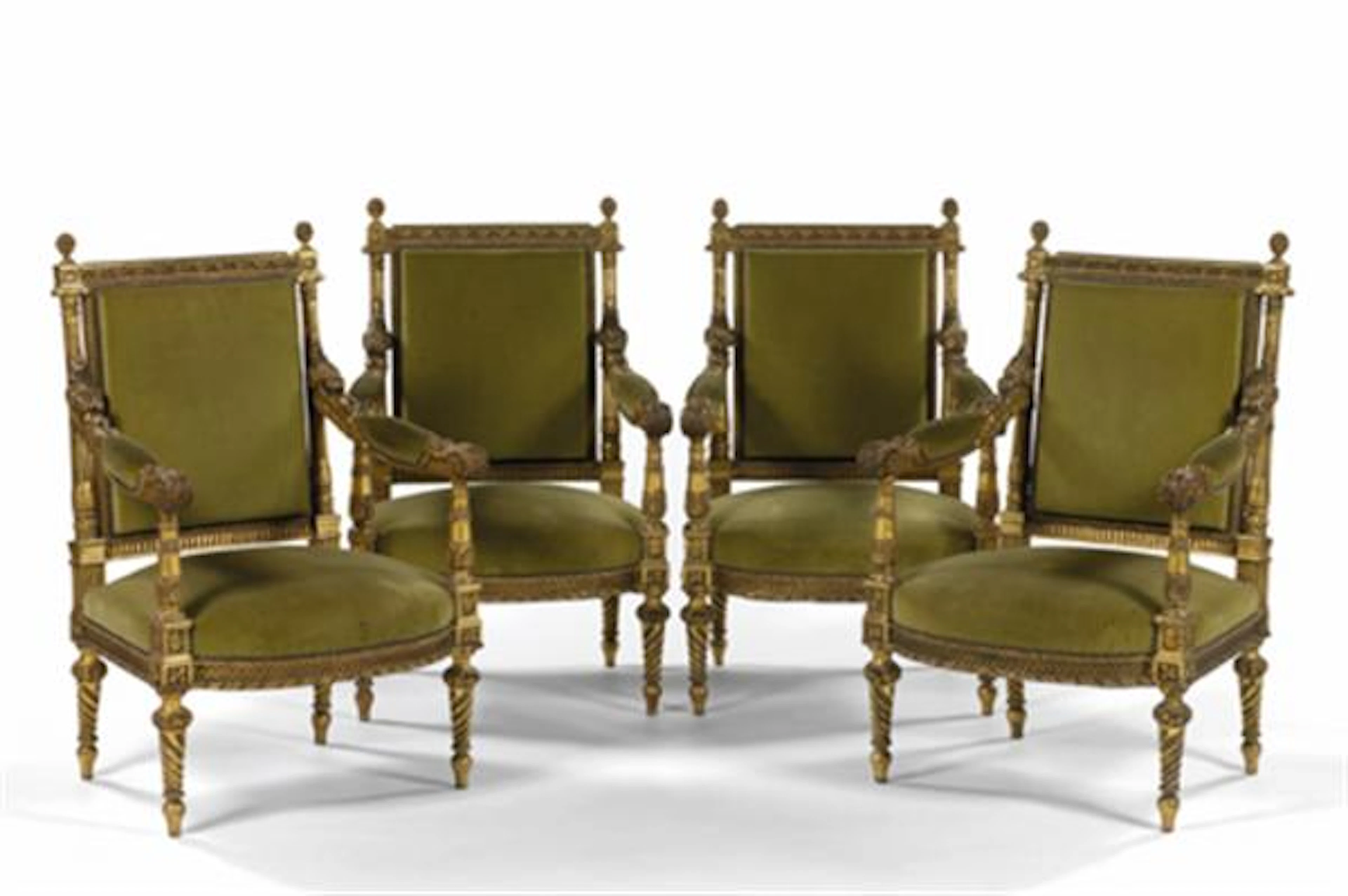 Suite de quatre fauteuils à la reine en bois doré mouluré et sculpté d'entrelacs