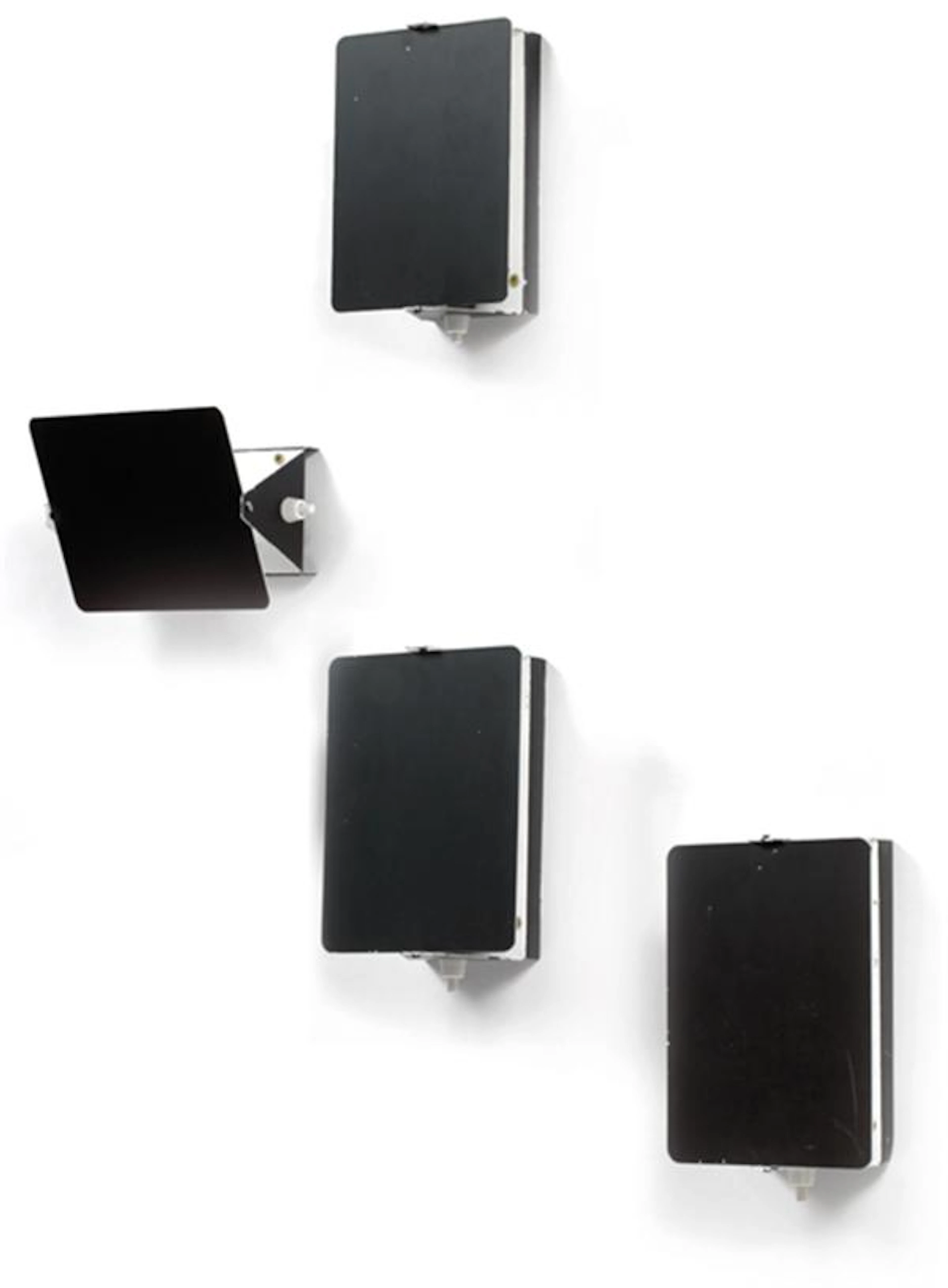 Charlotte PERRIAND (1903-1999) Suite de quatre appliques en tôle peinte