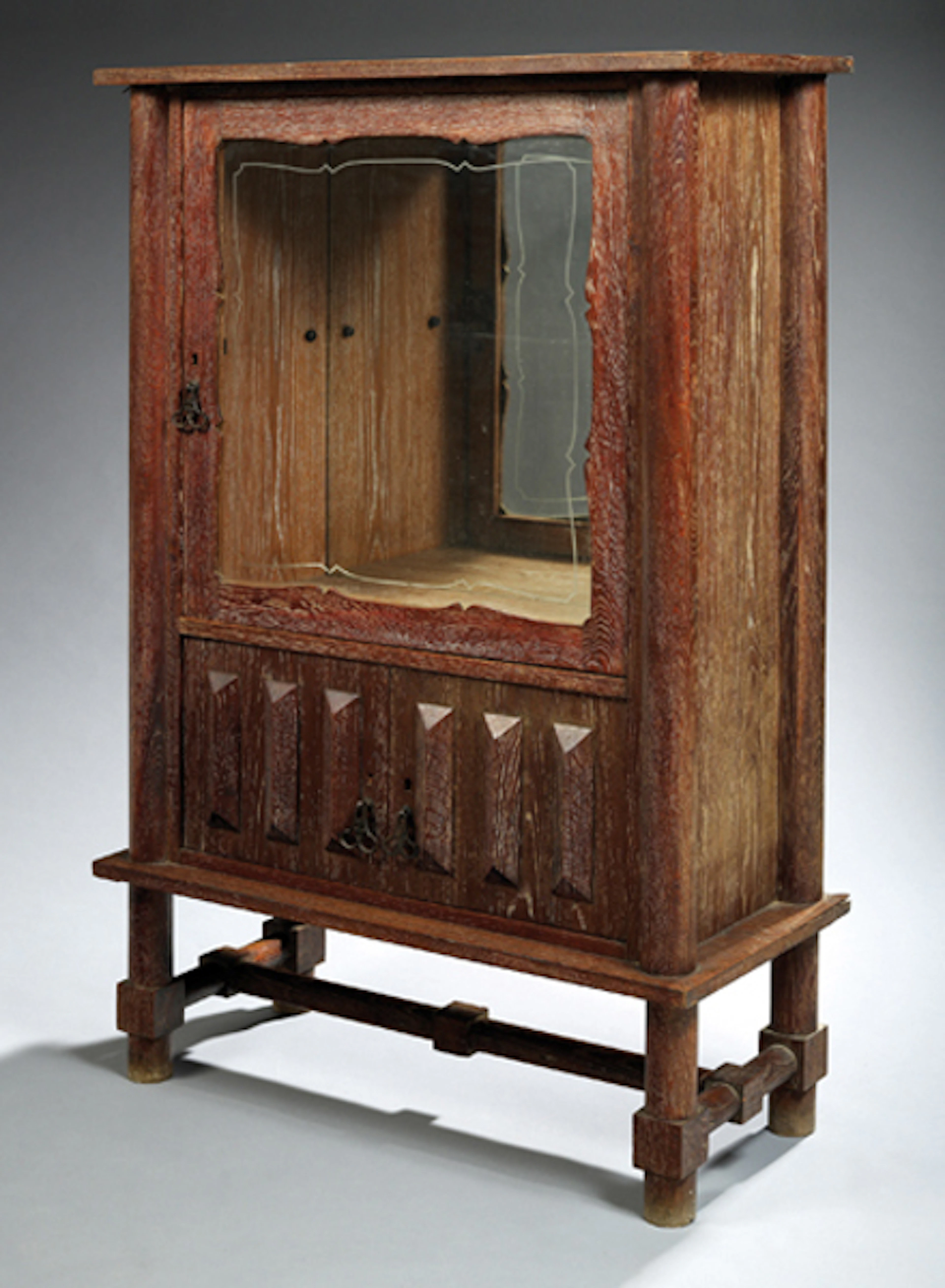 Jacques ADNET (1900-1984) Petit meuble vitrine en chêne et placage de chêne cérusé