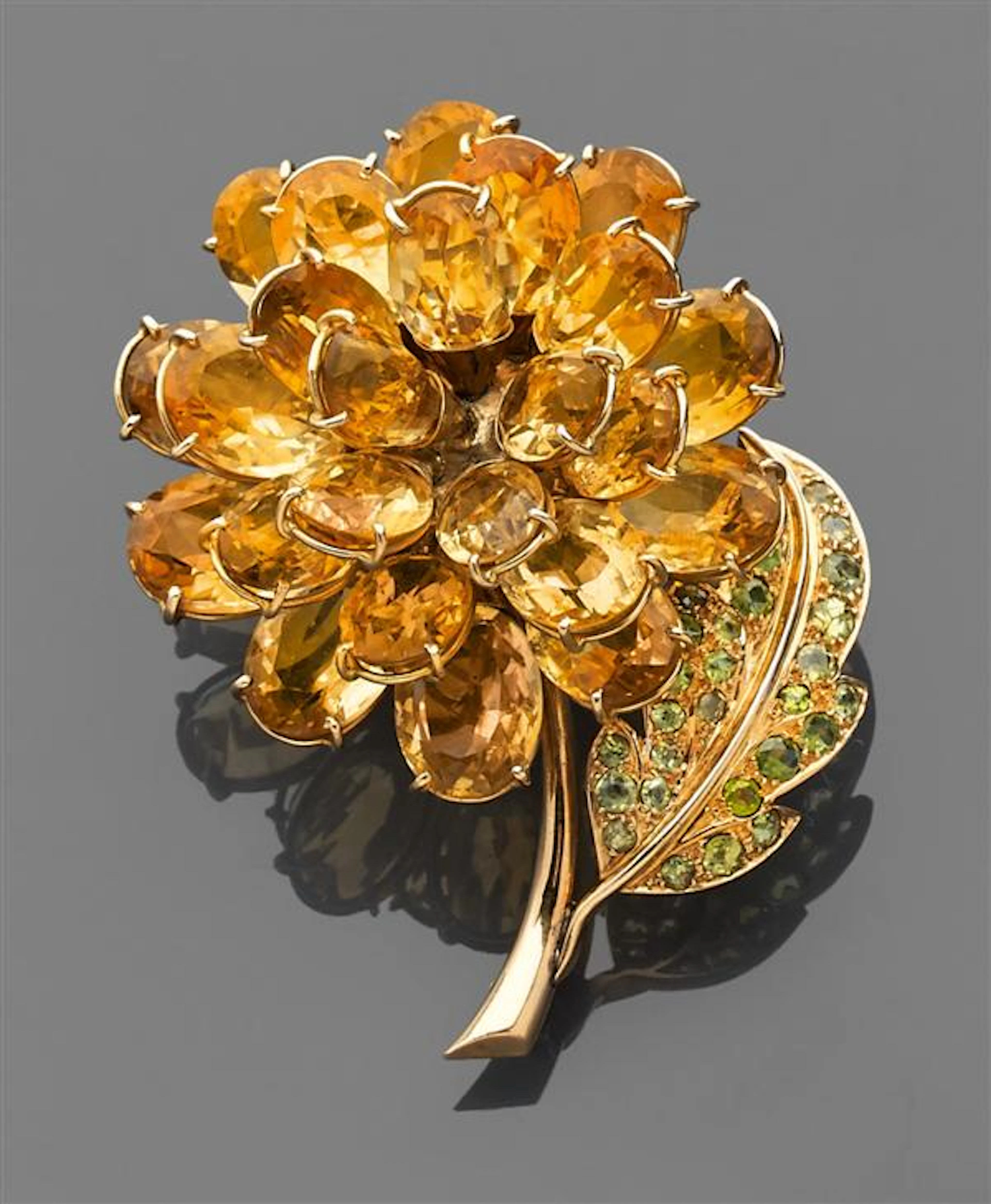 René BOIVIN Année 1959 Broche en forme de fleur en or jaune uni