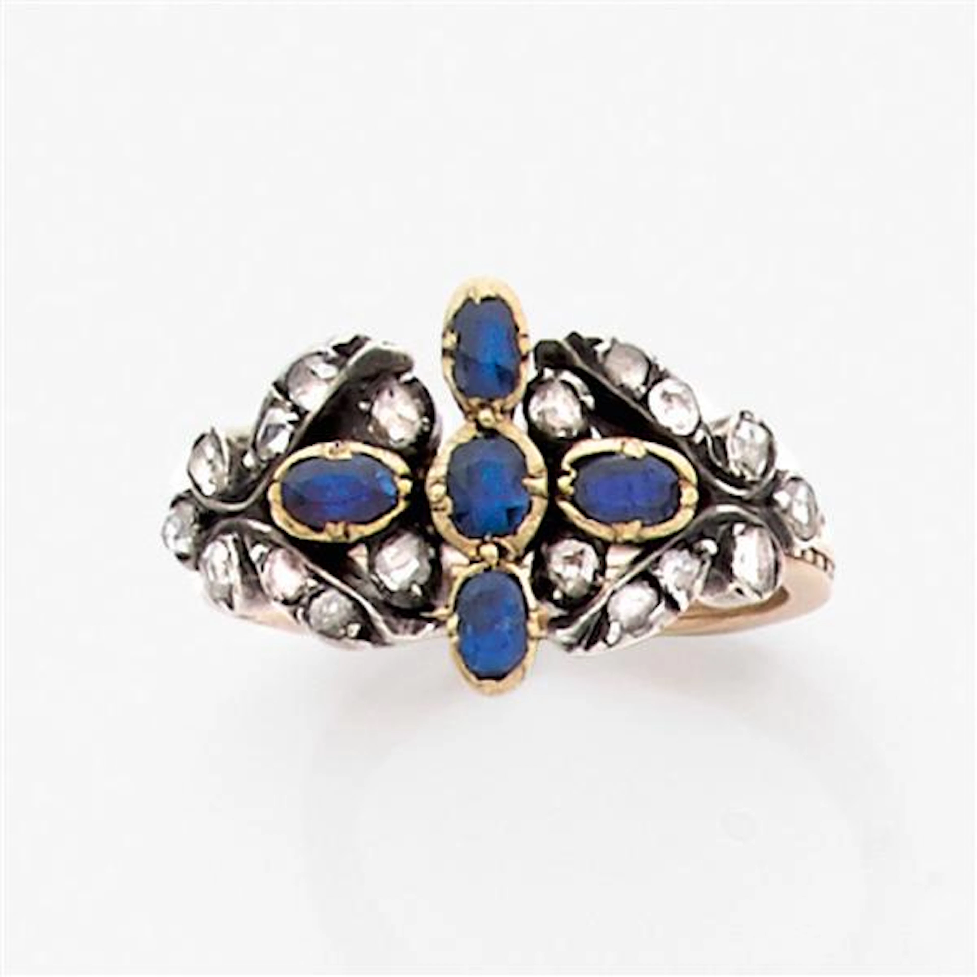 Bague puzzle en or jaune et argent à trois corps. La tête est