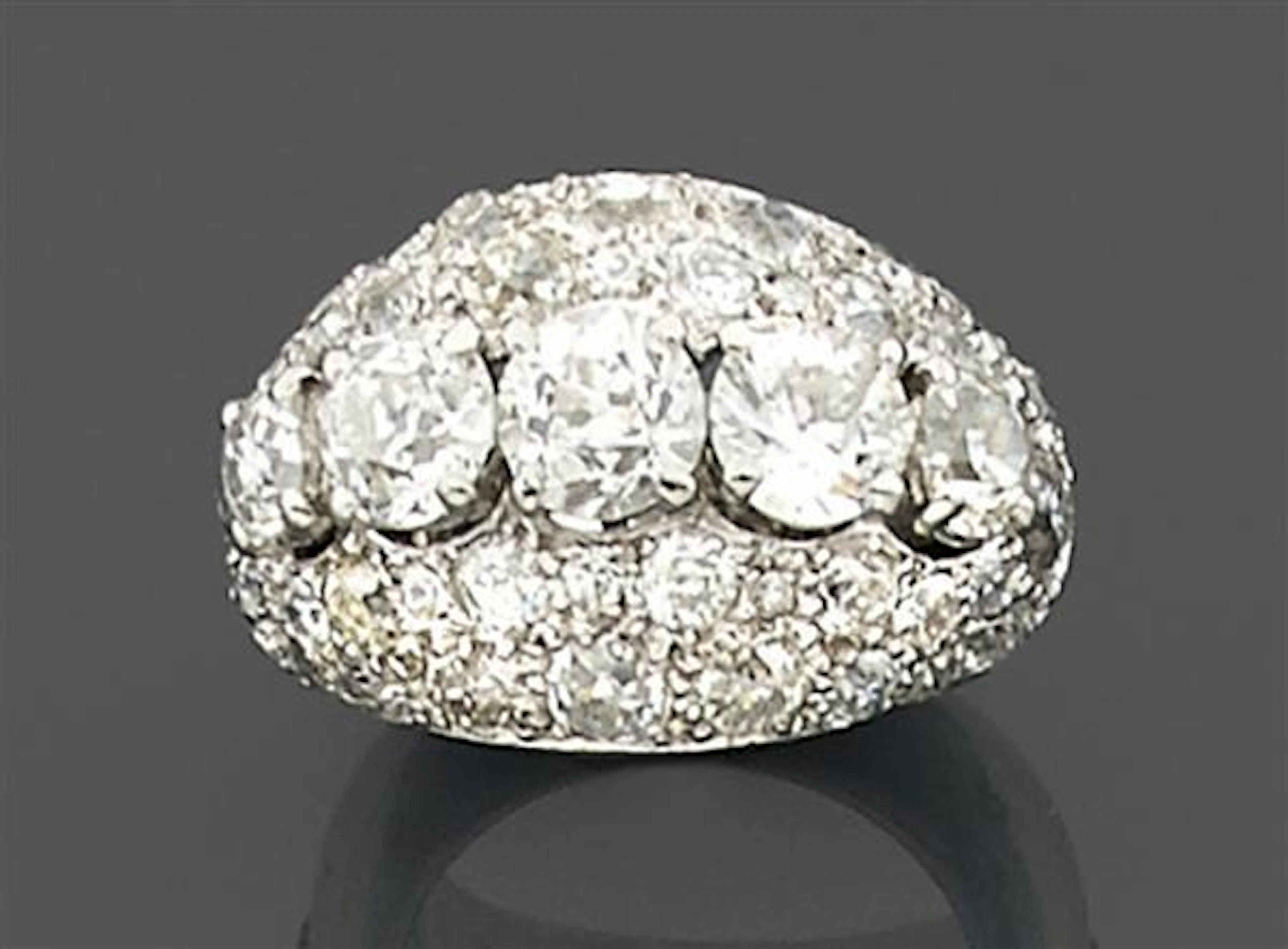 René Boivin Années 1940 Bague jonc diamant Elle est ornée d’une
