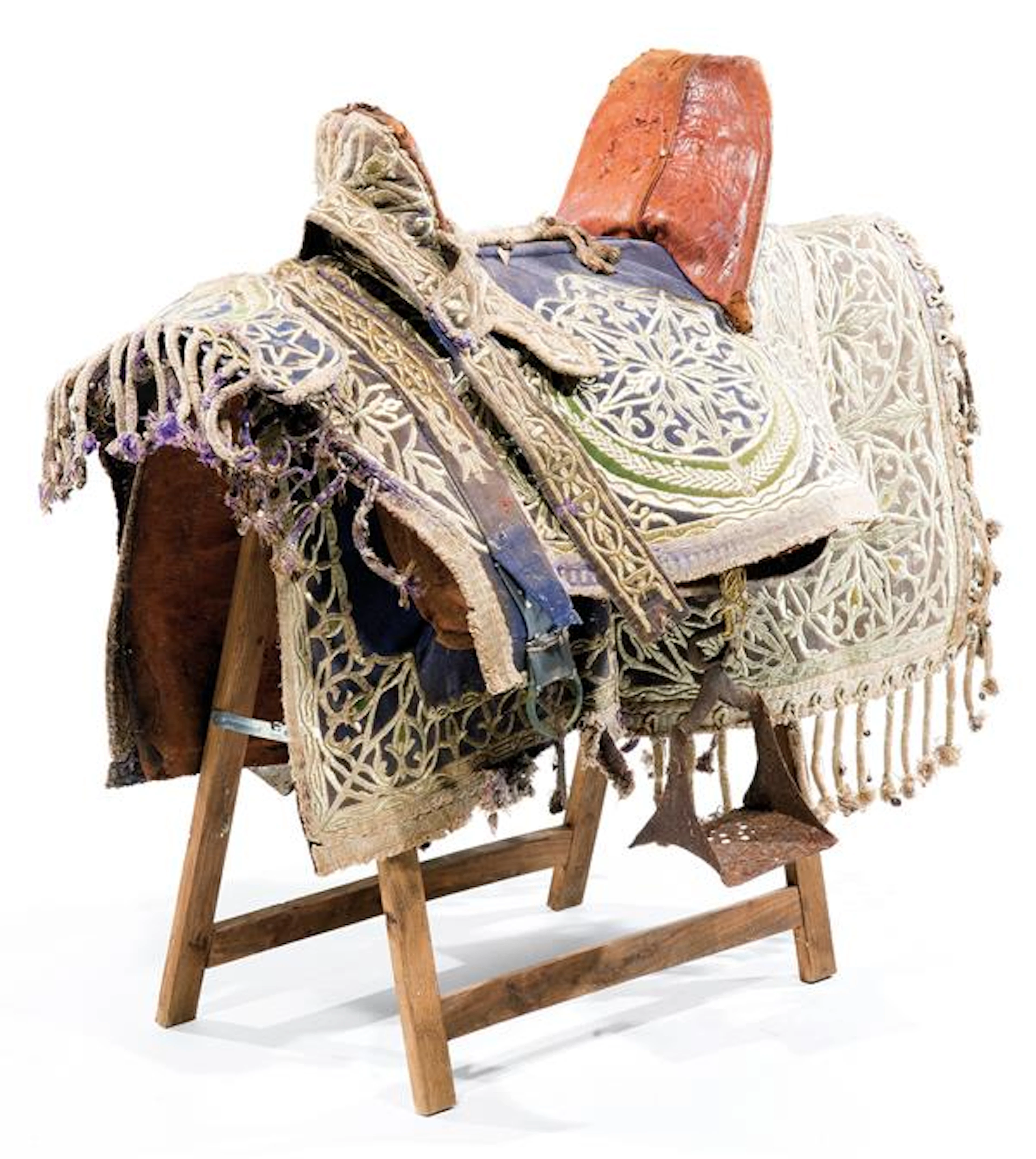 SELLE MAROCAINE "SERDJ" recouverte de cuir vert entièrement brodé
