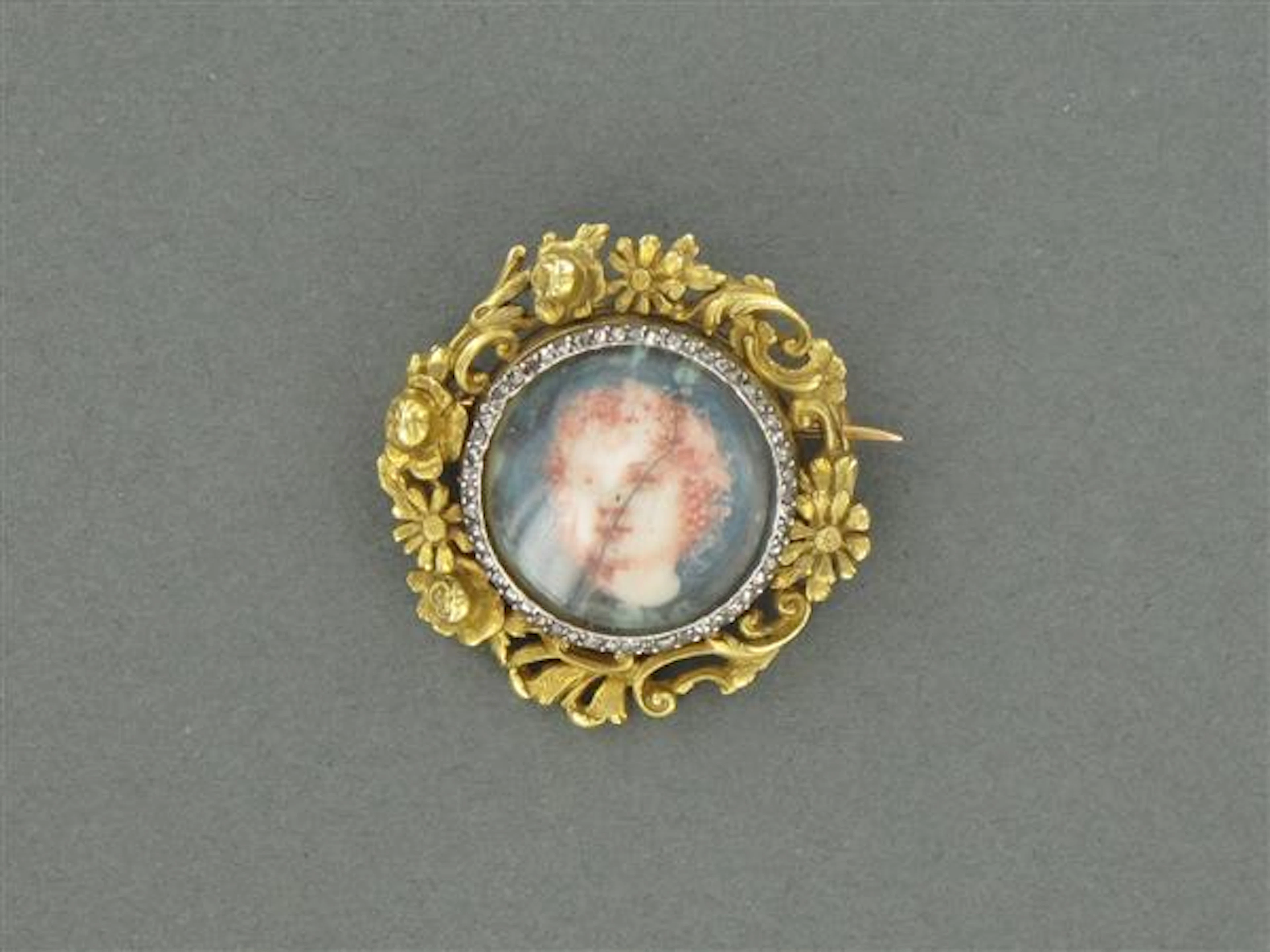 FREDERIC BOUCHERON Années 1890 BROCHE MINIATURE Elle est ornée