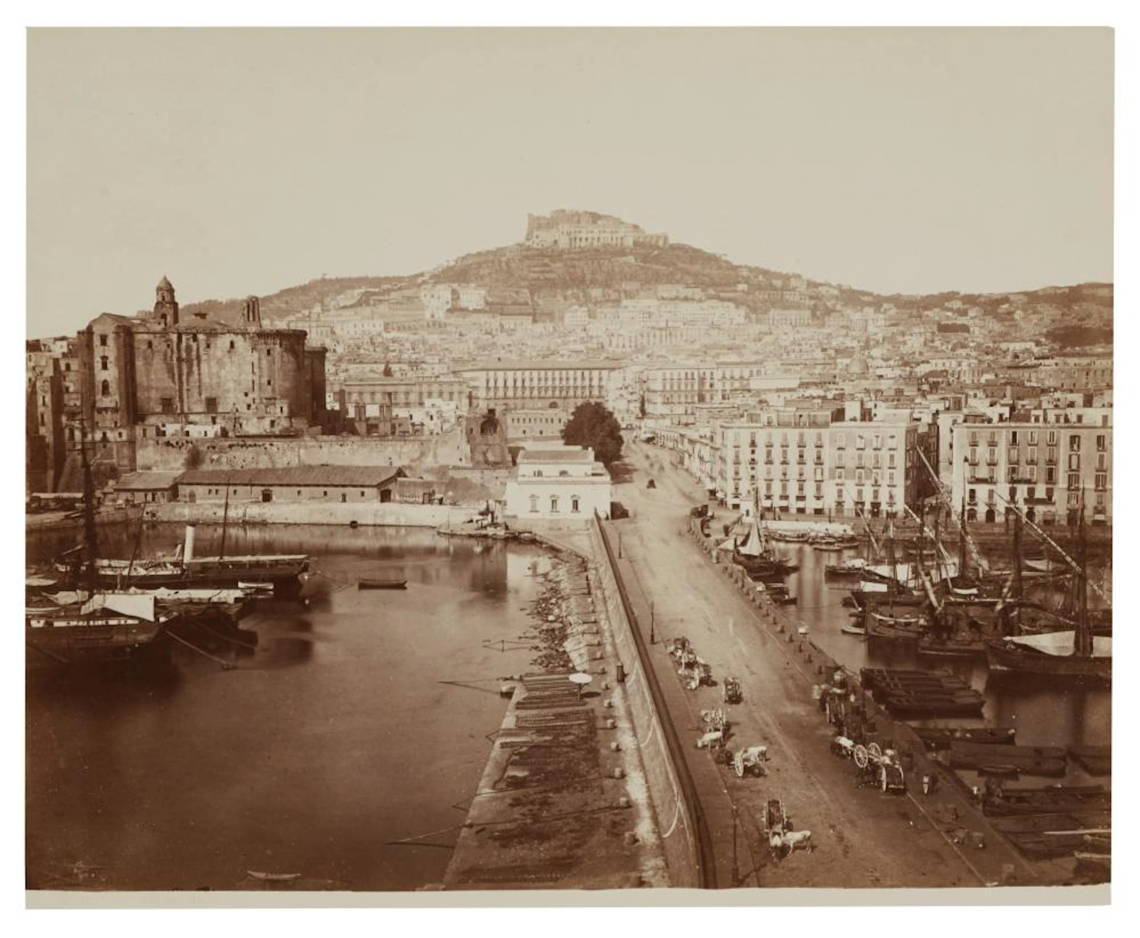 Giorgio Sommer, Napoli. Veduta del Molo verso Sant'Elmo. [1865-1873].