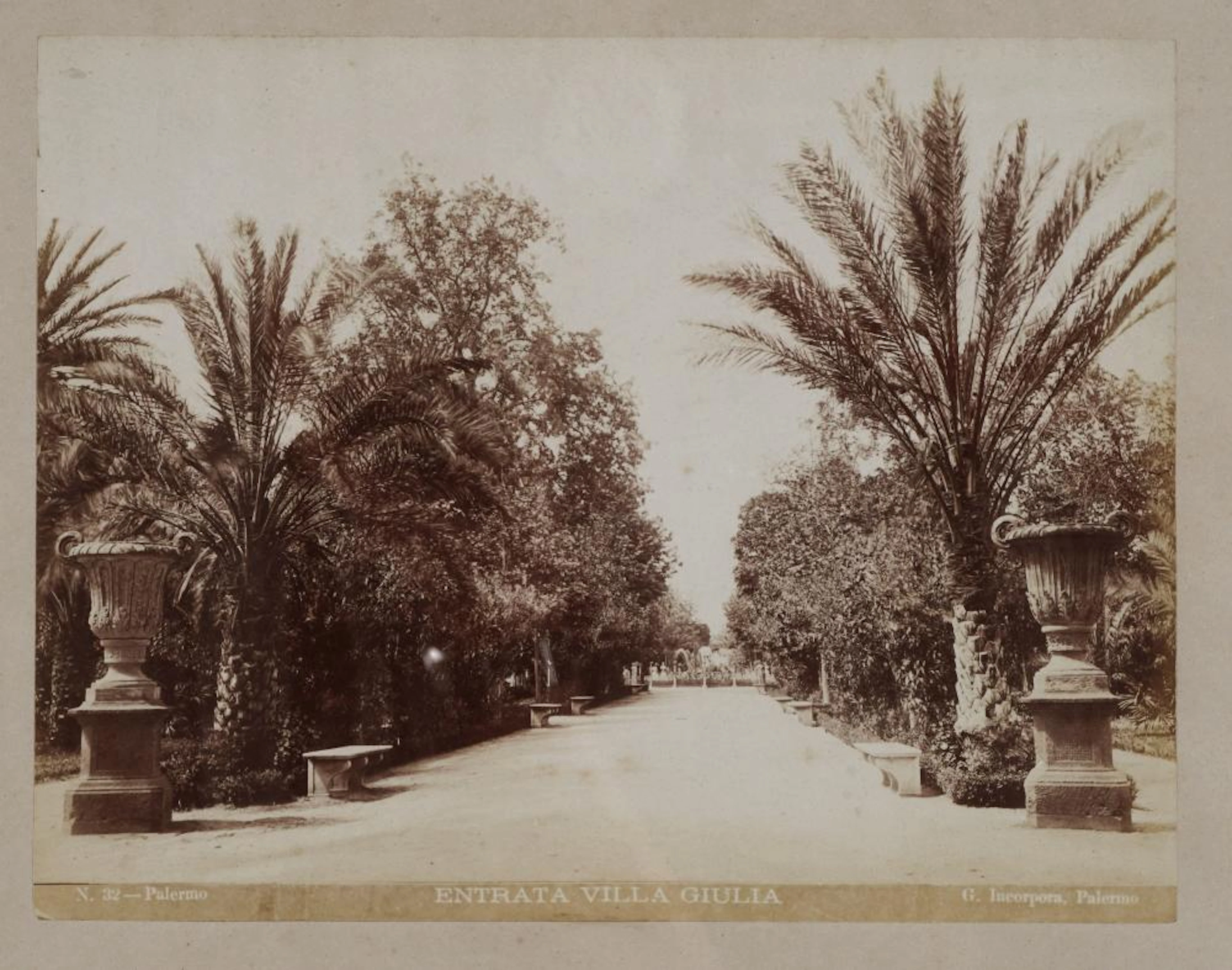 Giuseppe Incorpora, Palermo. Ingresso al Giardino di Villa Giulia. [1885-1890].
