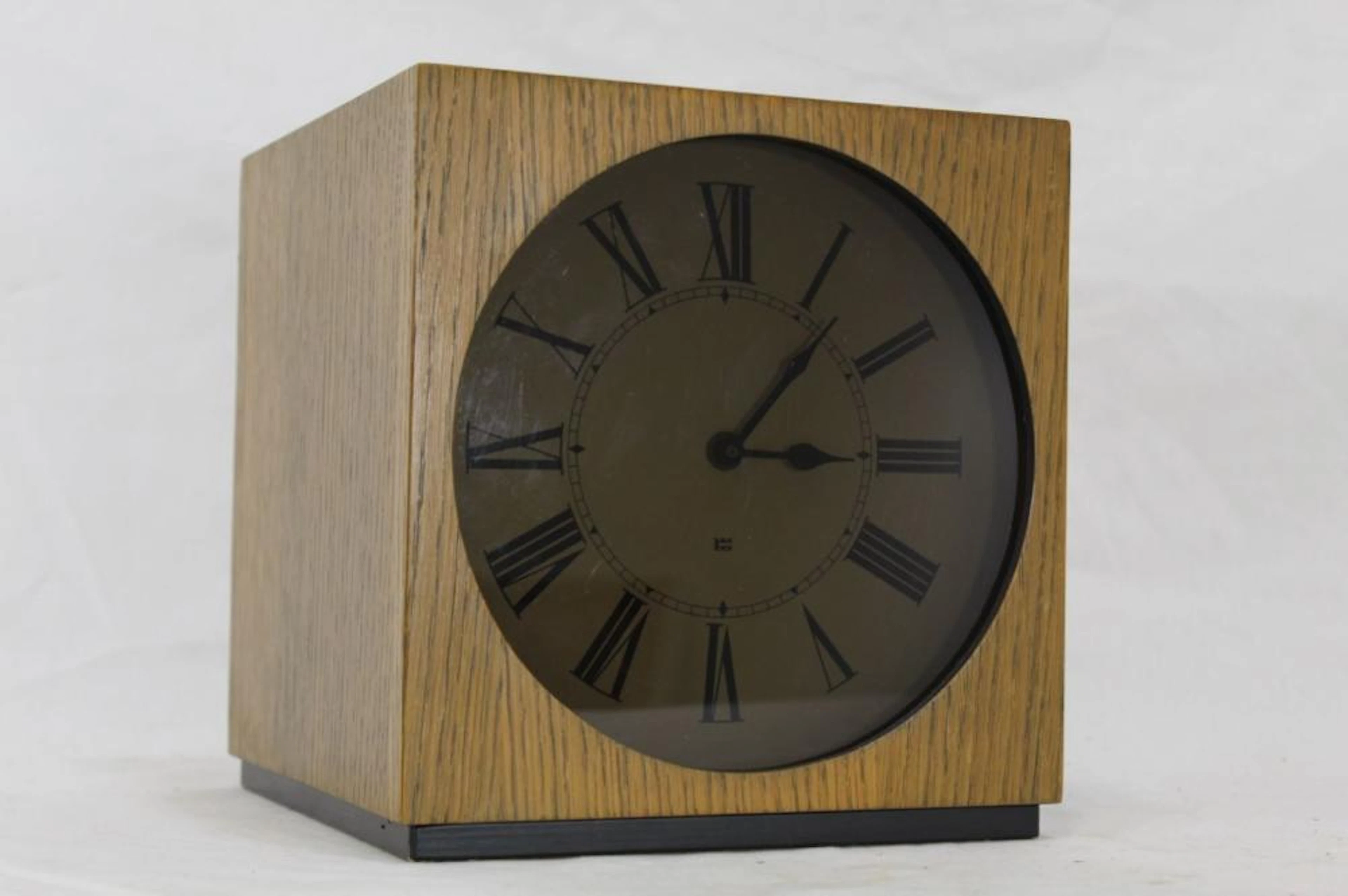 Danisn Modern Style Large Cube Clock