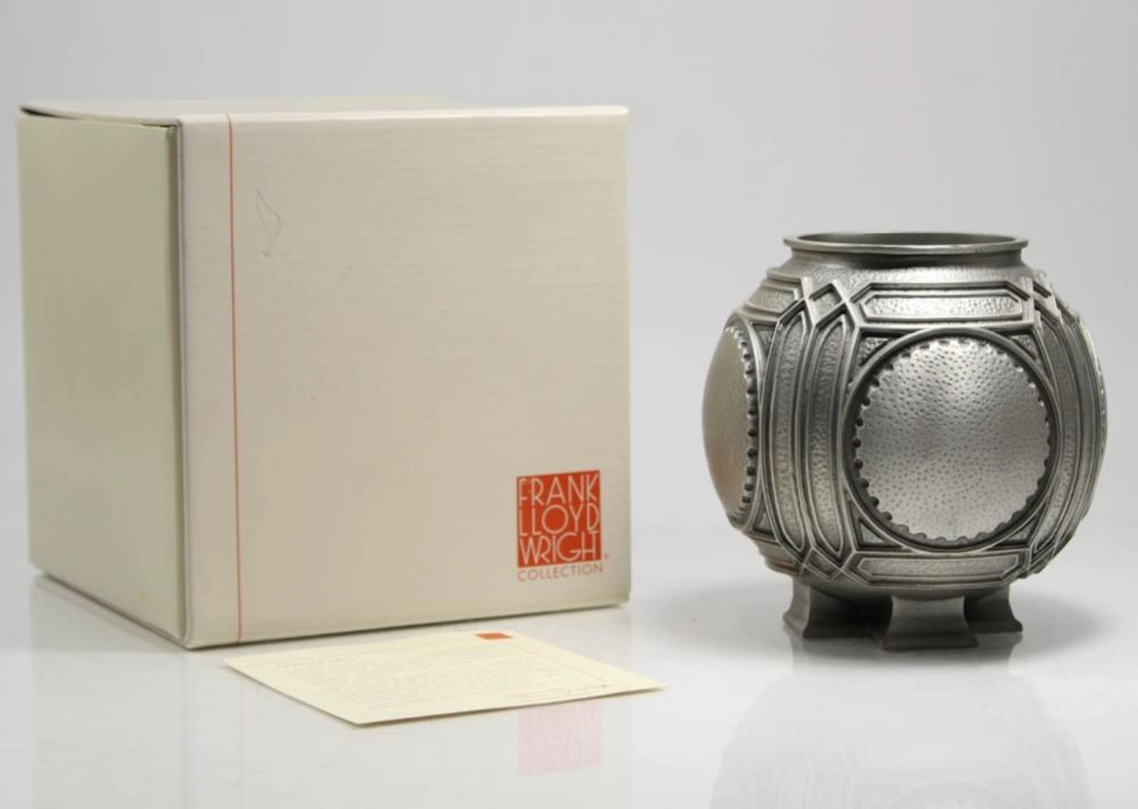 FRANK LLOYD WRIGHT COLLECTION PEWTER UR