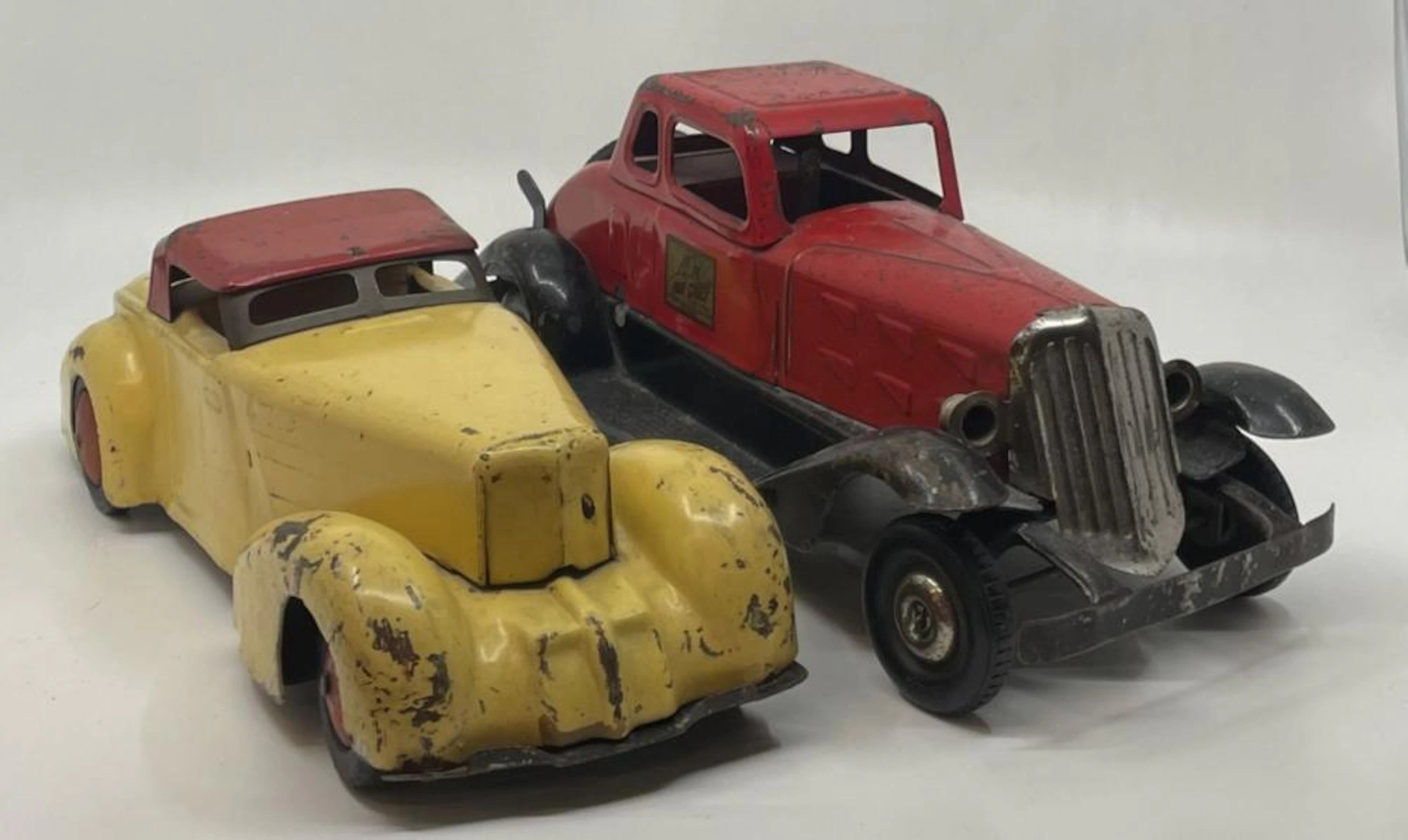 2 1930'S PRESSED STEEL WYANDOTTE & HOGE TOY CARS