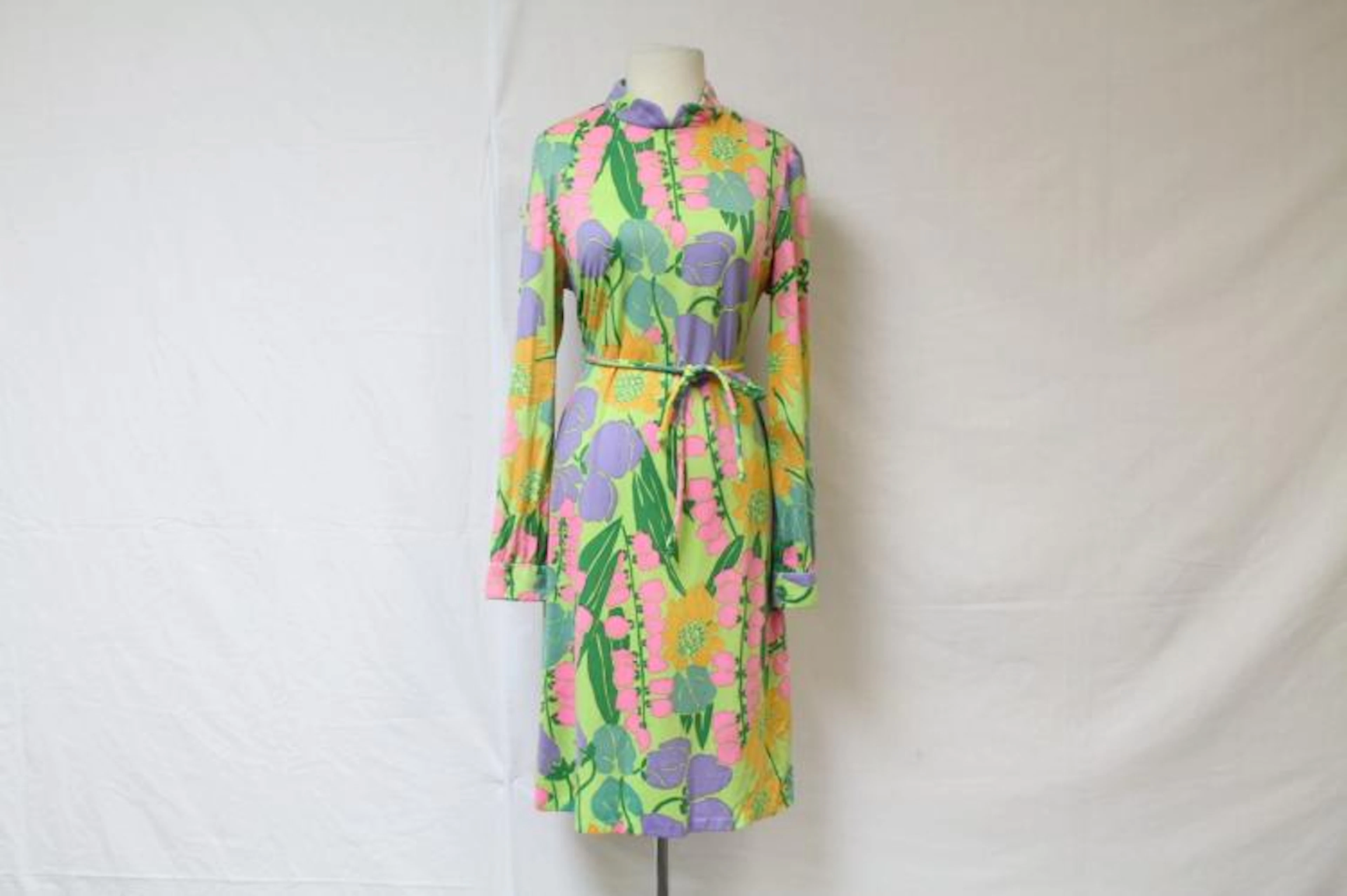Vintage 1960s Suzy Perette Floral Shift Dress