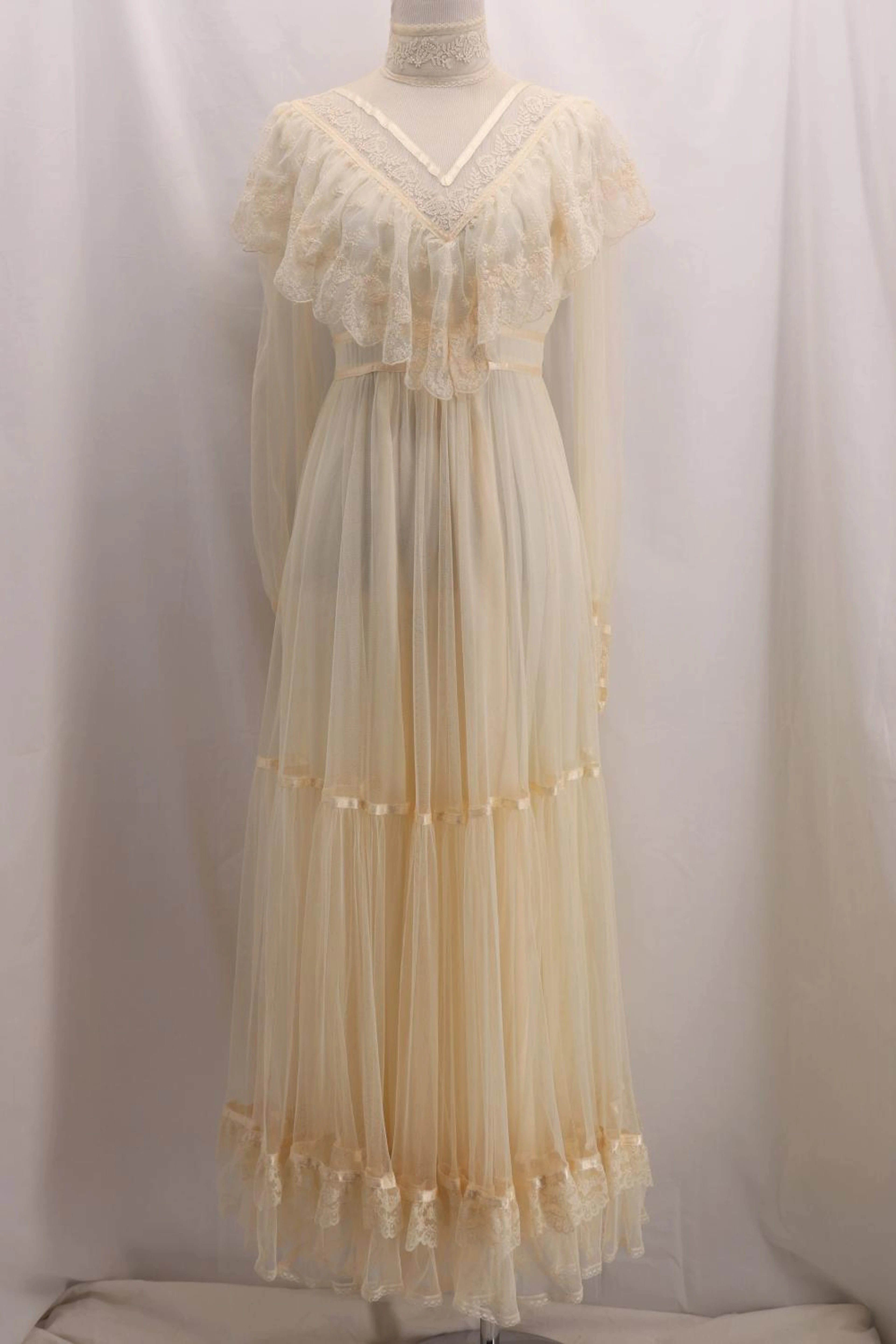 Vintage 1970's GUNNE SAX Embroidered netting Maxi Dress