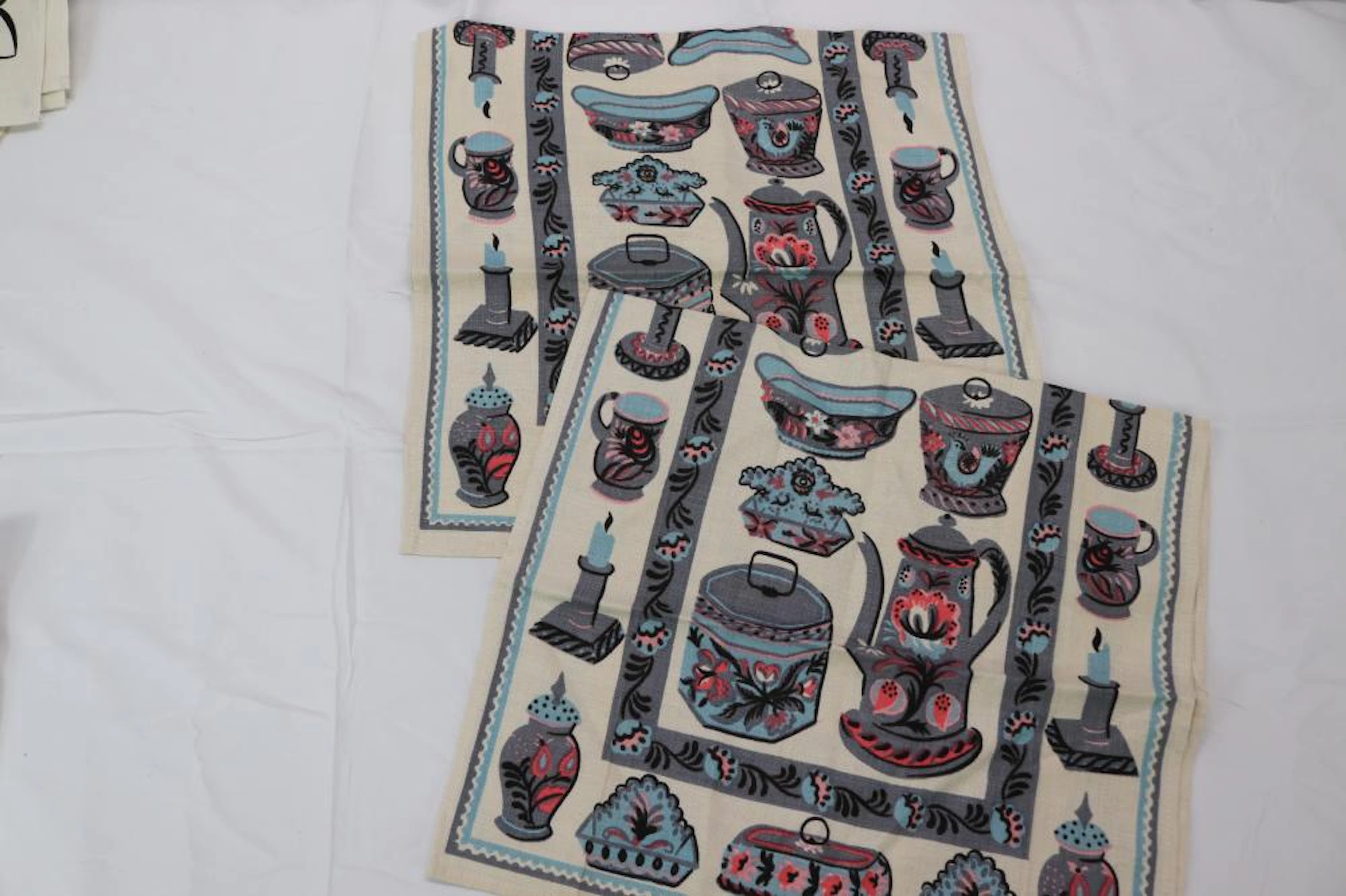 Set of 2 Vintage Pottery Print Kitchen Towels
