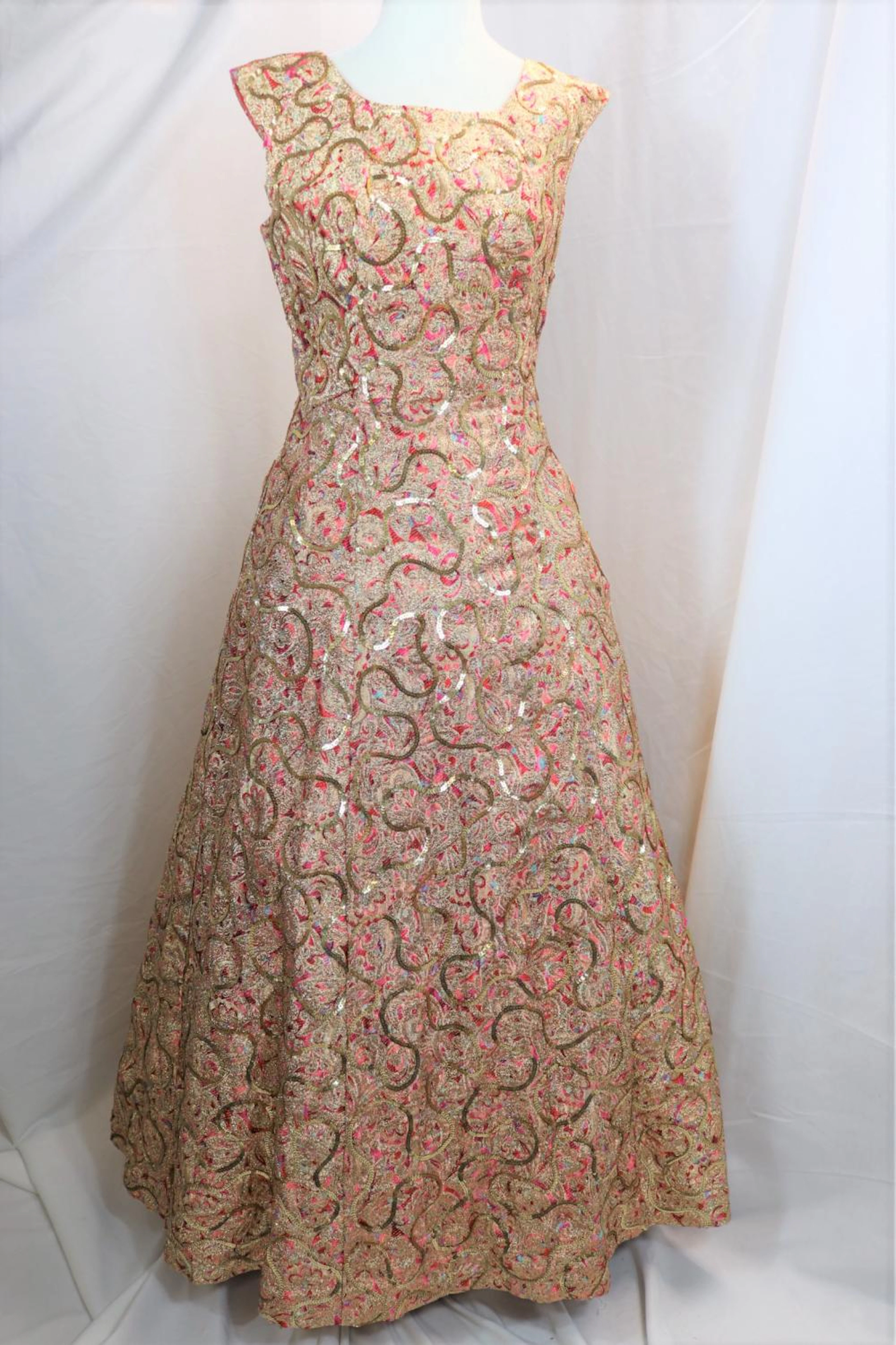 Vintage 1960's Ann's Vogue Shoppe Gold Tinsel and Sequin Gow