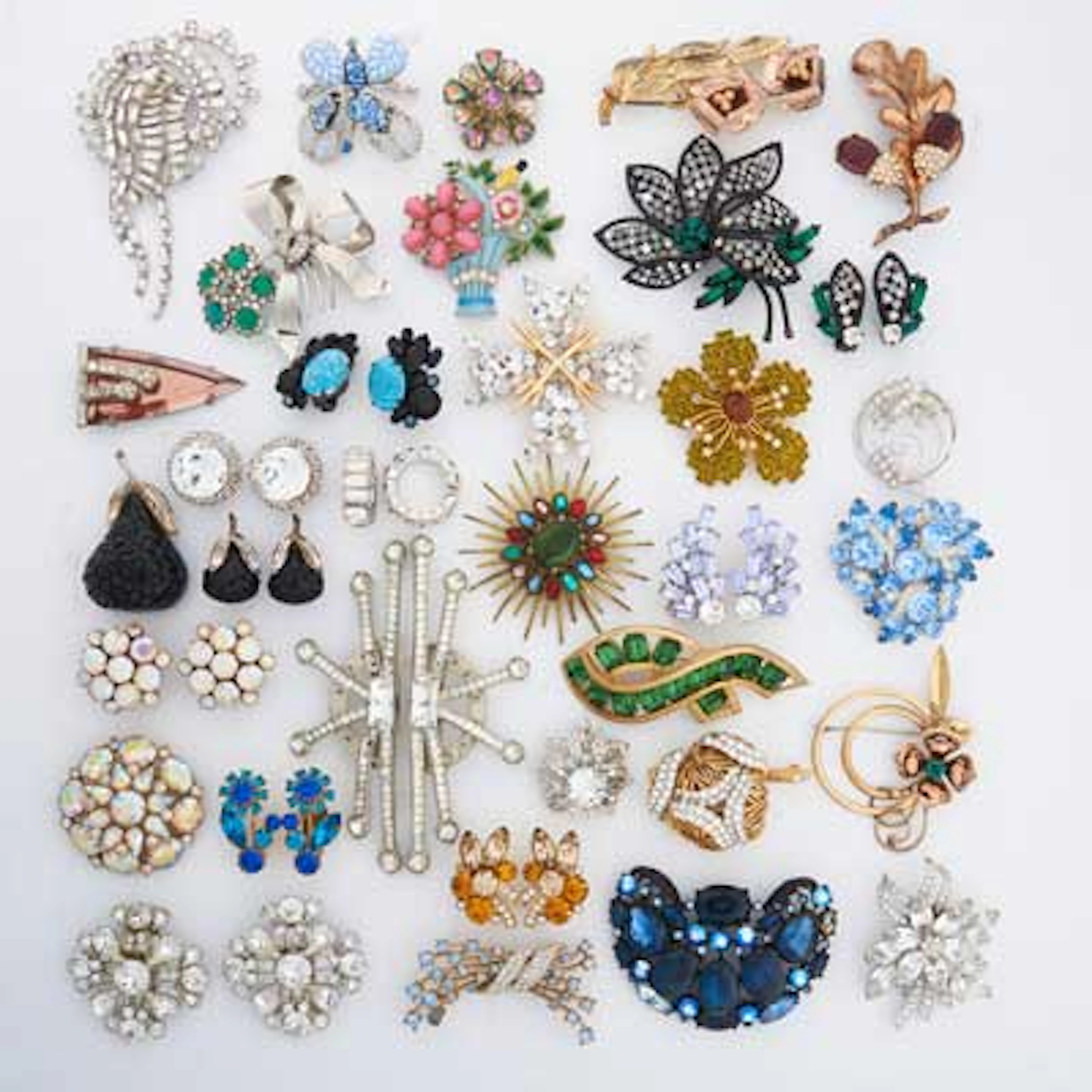 COLLECTION OF COSTUME JEWELRY